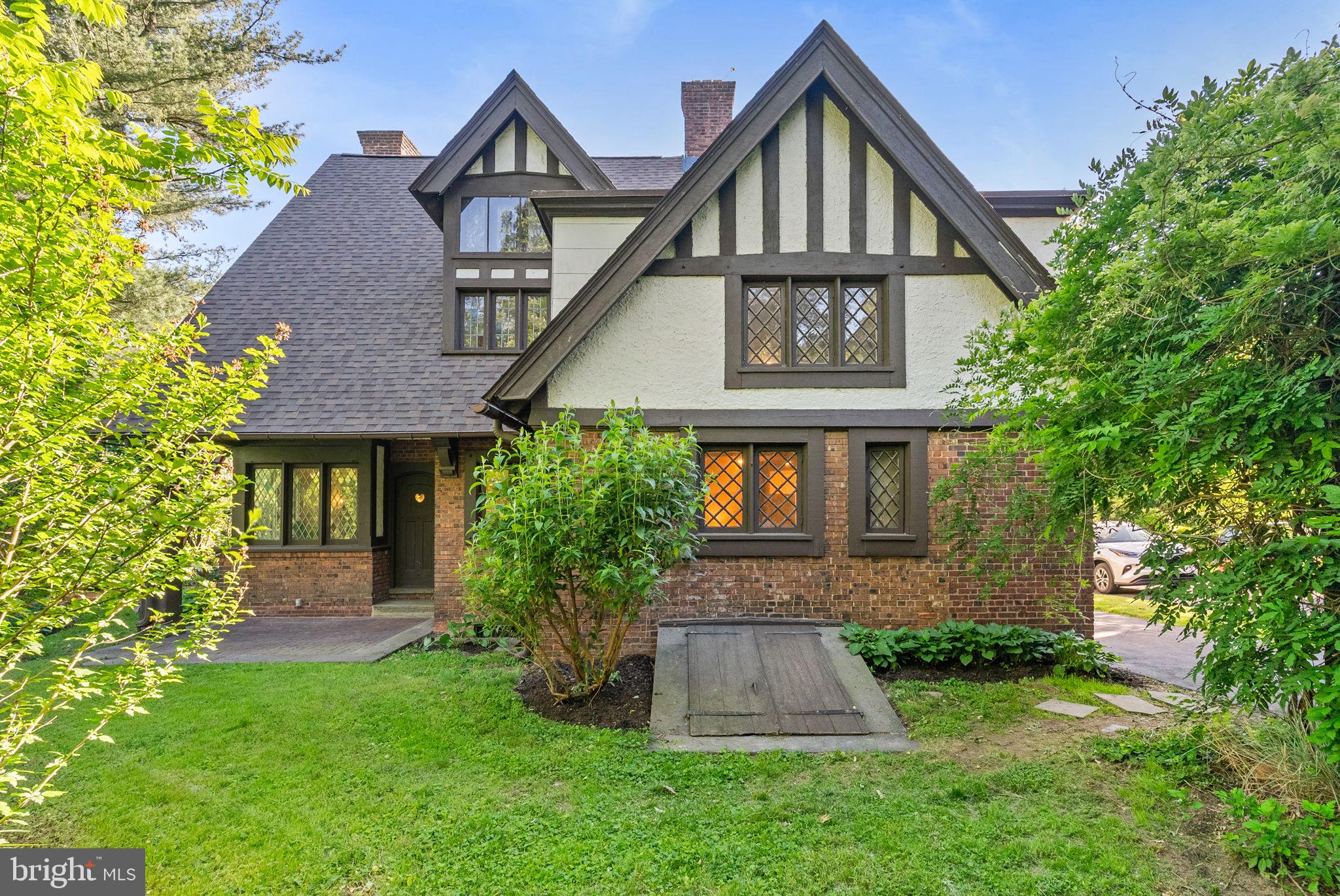 CHESTNUT HILL - Residential