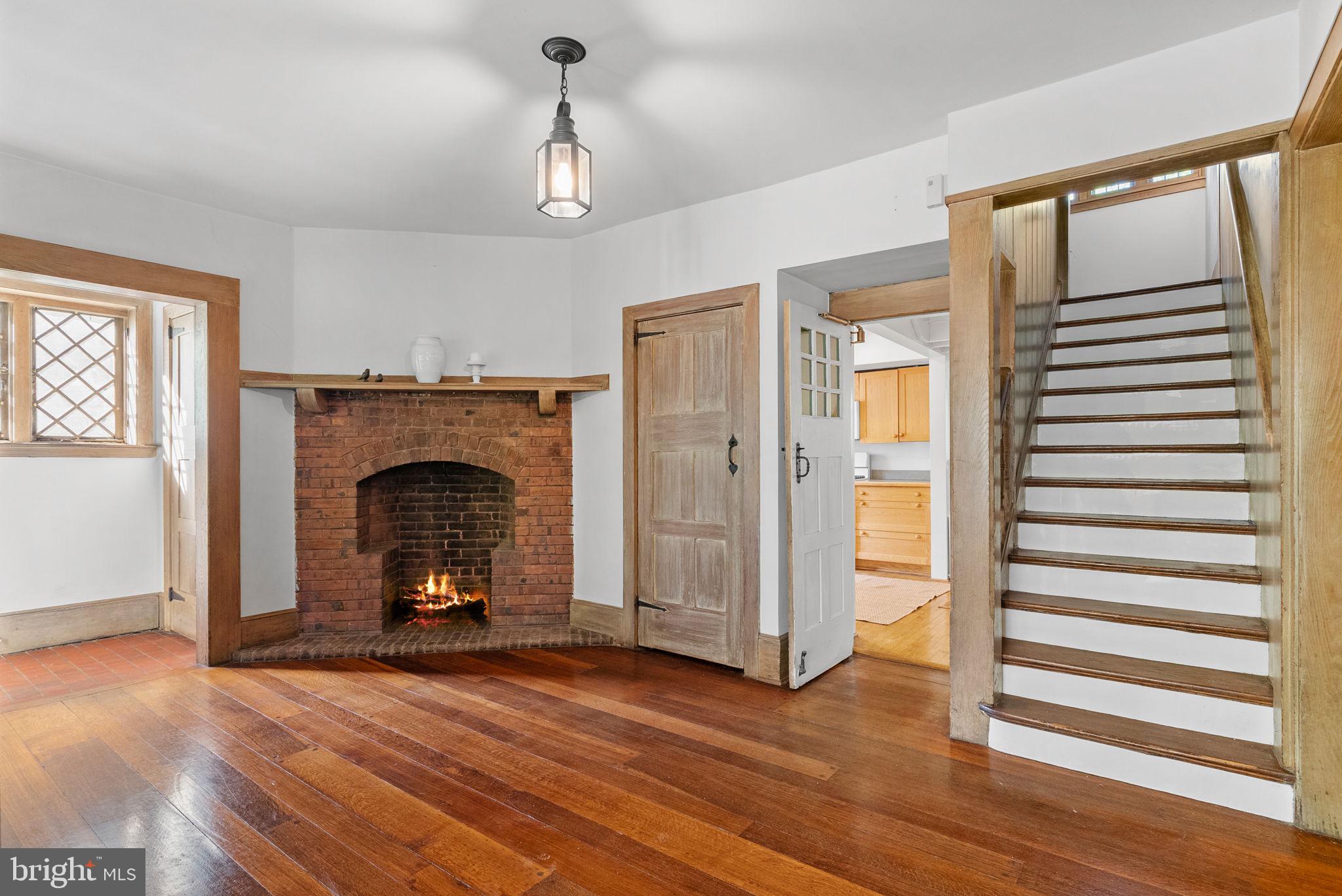 CHESTNUT HILL - Residential