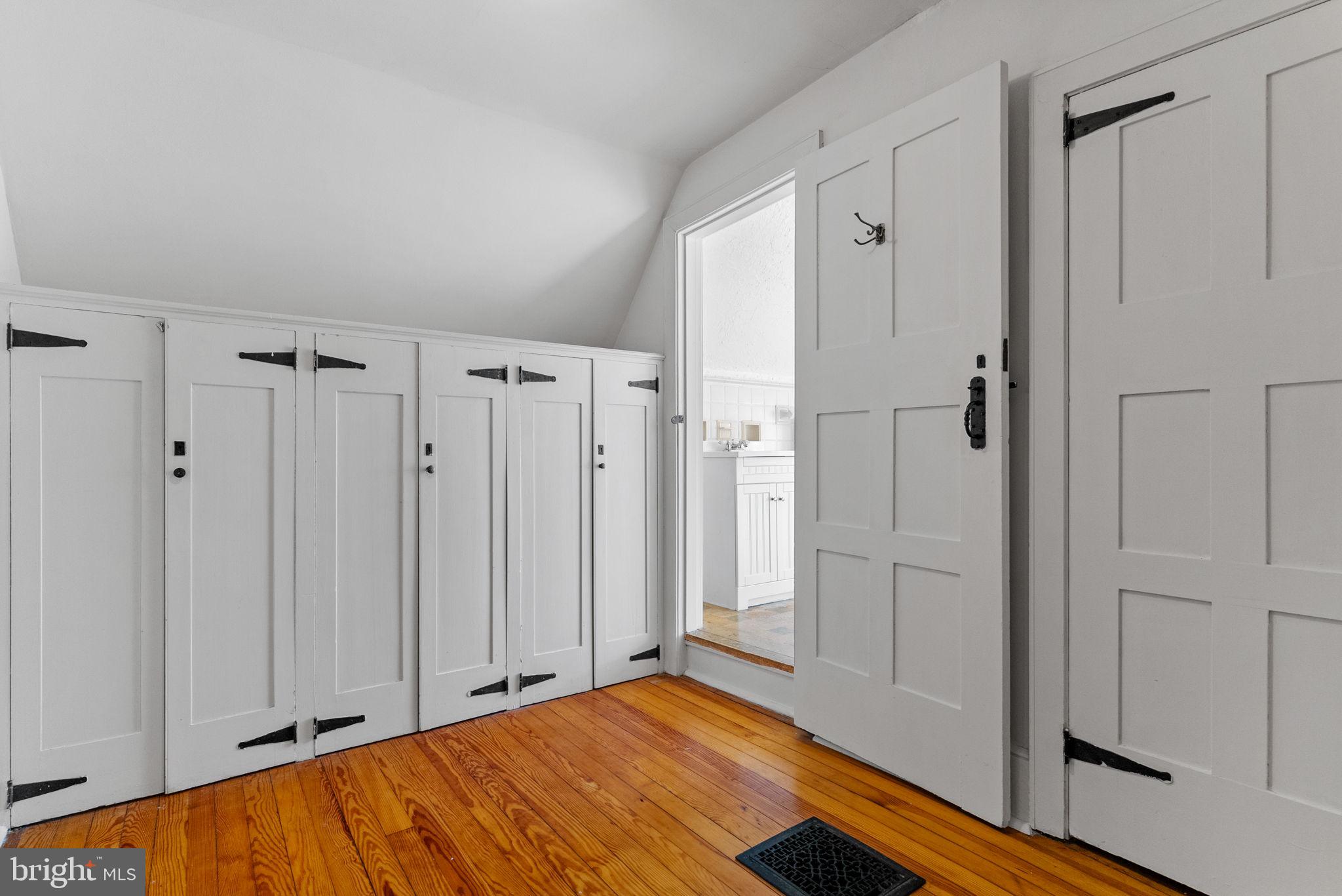 CHESTNUT HILL - Residential