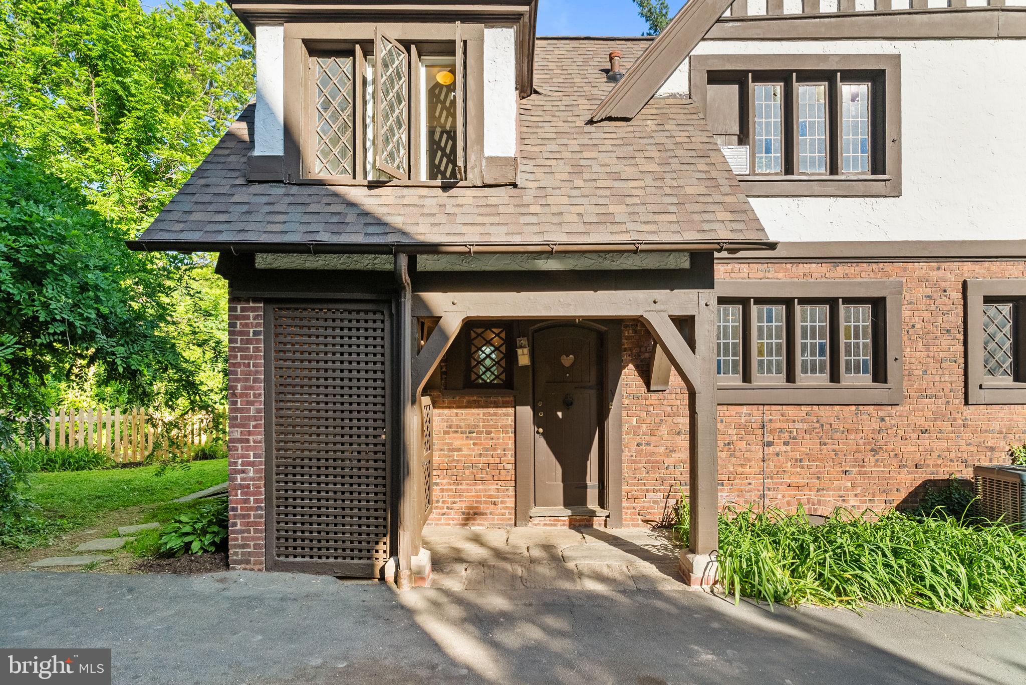 CHESTNUT HILL - Residential