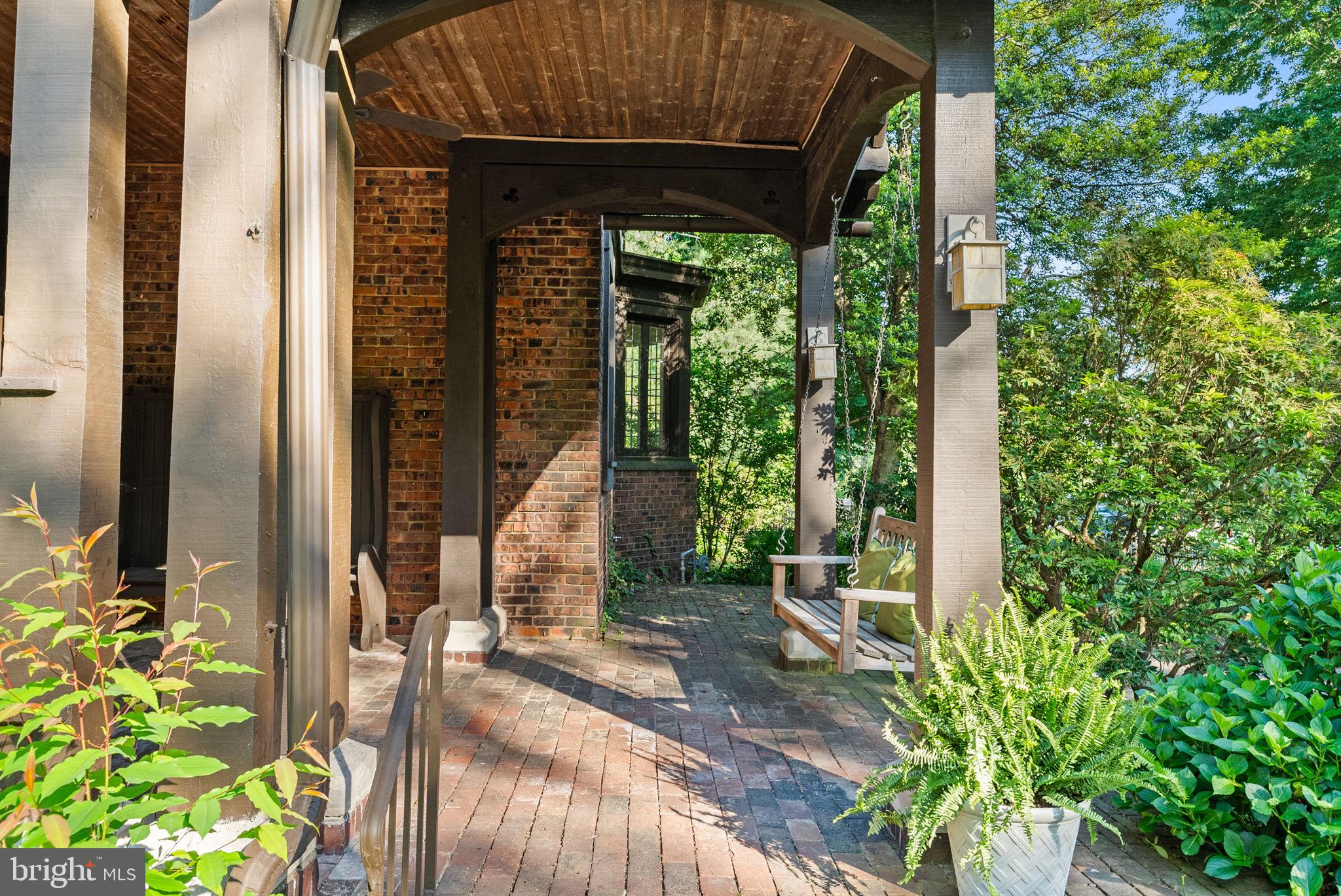 CHESTNUT HILL - Residential