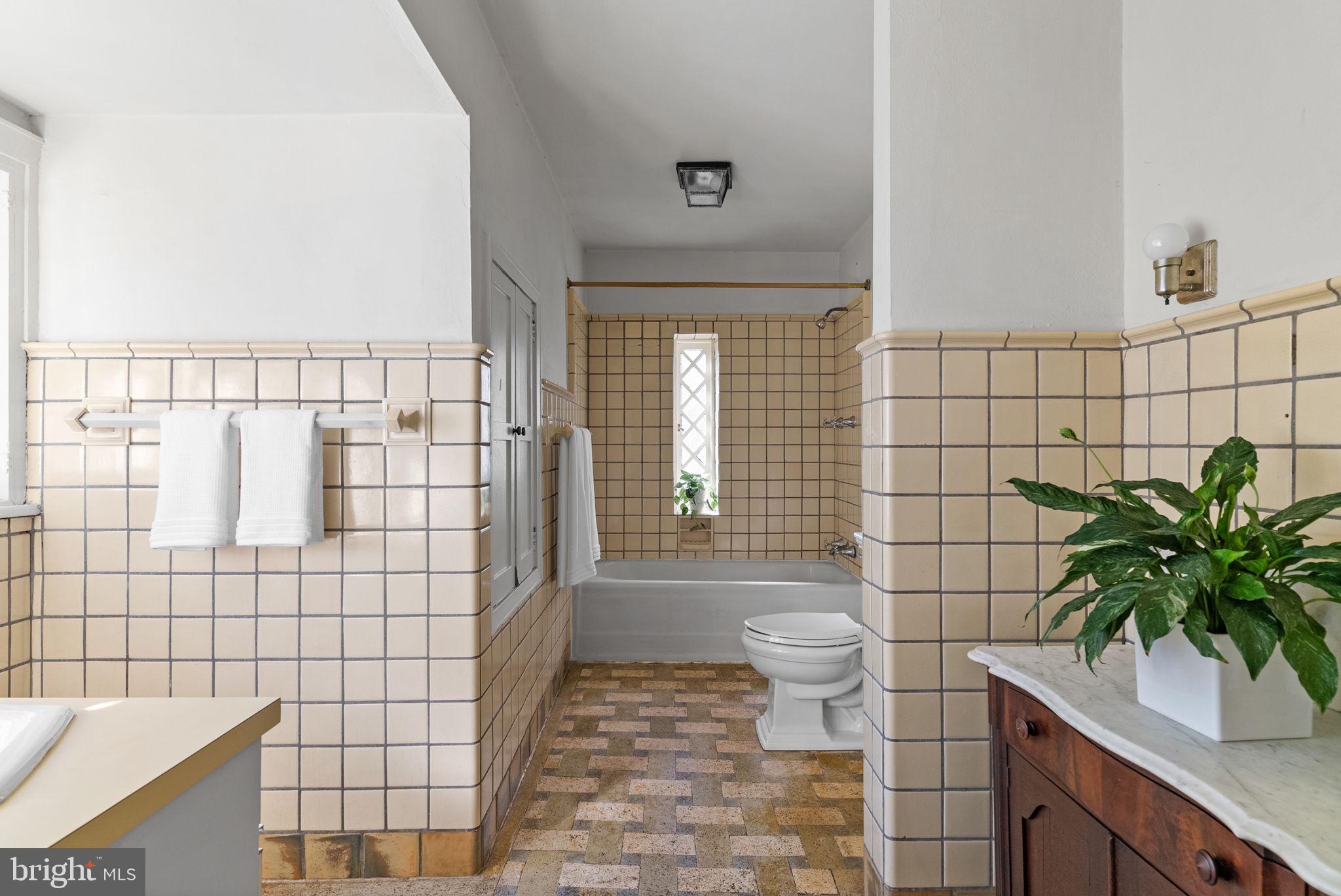 CHESTNUT HILL - Residential