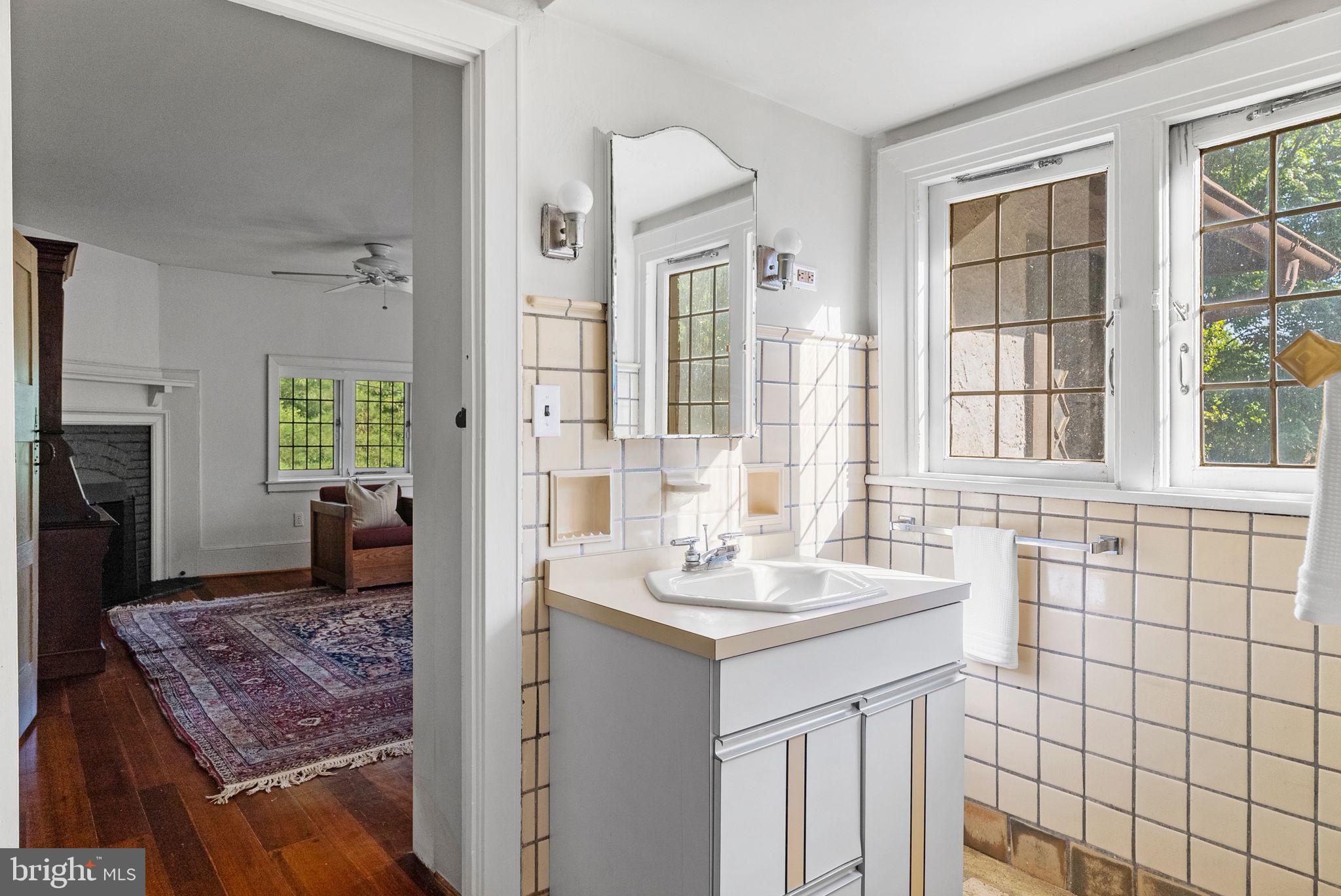CHESTNUT HILL - Residential