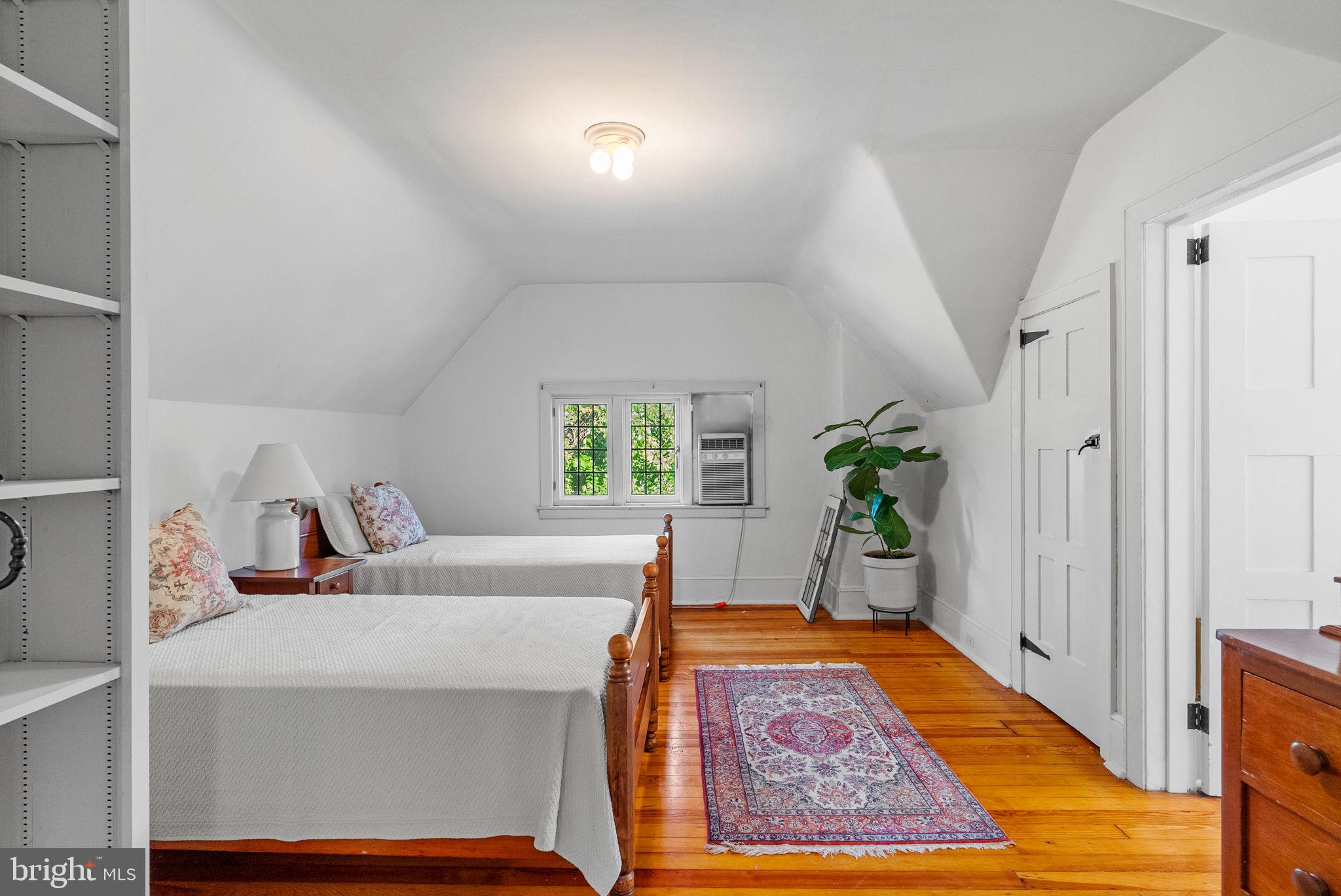 CHESTNUT HILL - Residential