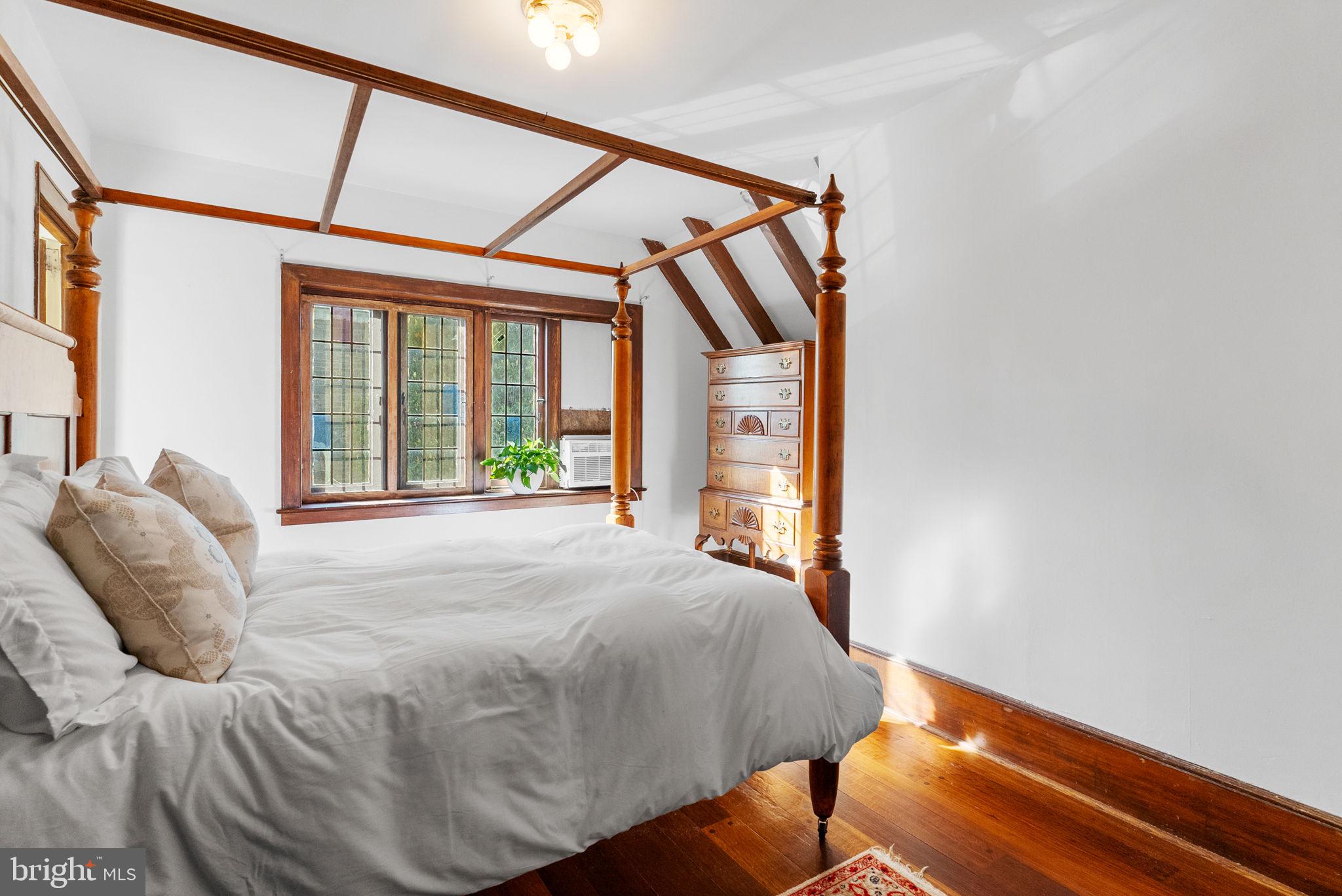 CHESTNUT HILL - Residential