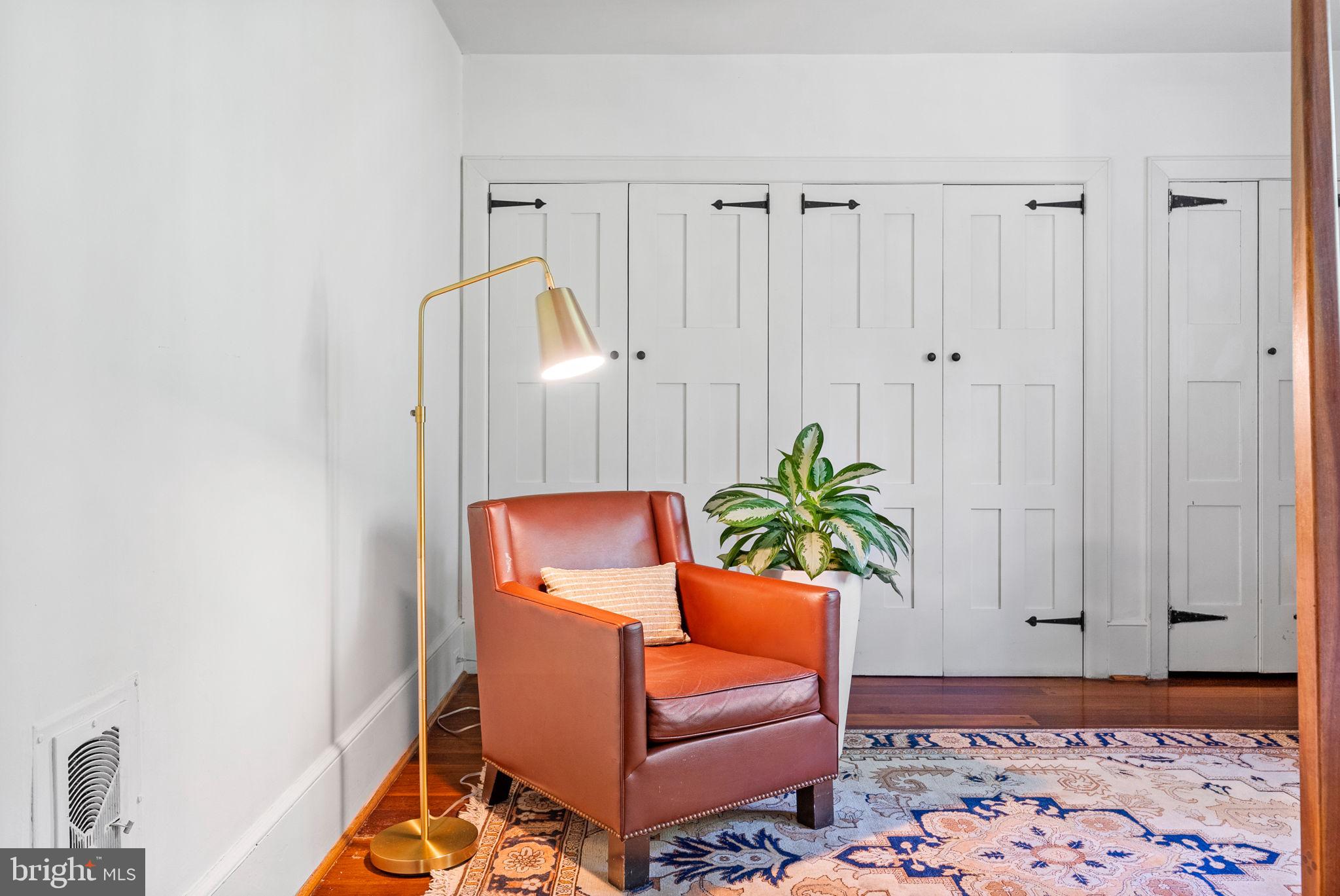 CHESTNUT HILL - Residential