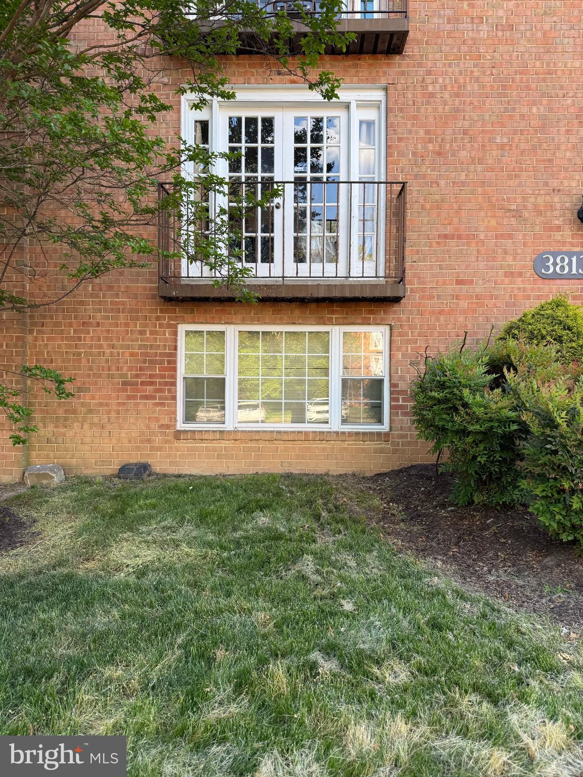 Stop renting. Start owning!
This charming garden-style condo nestled in a classic brick building is your ticket to financial independence at an unbeatable price. Bright, airy living spaces, generous natural light, a functional gas kitchen, and an elegant Juliet balcony complete with a charming flower box overlooking lush mature trees make this the perfect place to call home.
Bonus perk: This is the only unit in the building with an in-unit washer and dryer — a rare luxury that adds serious convenience and value! The seller will pay 6 months of the condo fee. 
Whether you're a first-time buyer, downsizer, or savvy investor — at $65,000, this opportunity won't last long.
Schedule your showing today!
