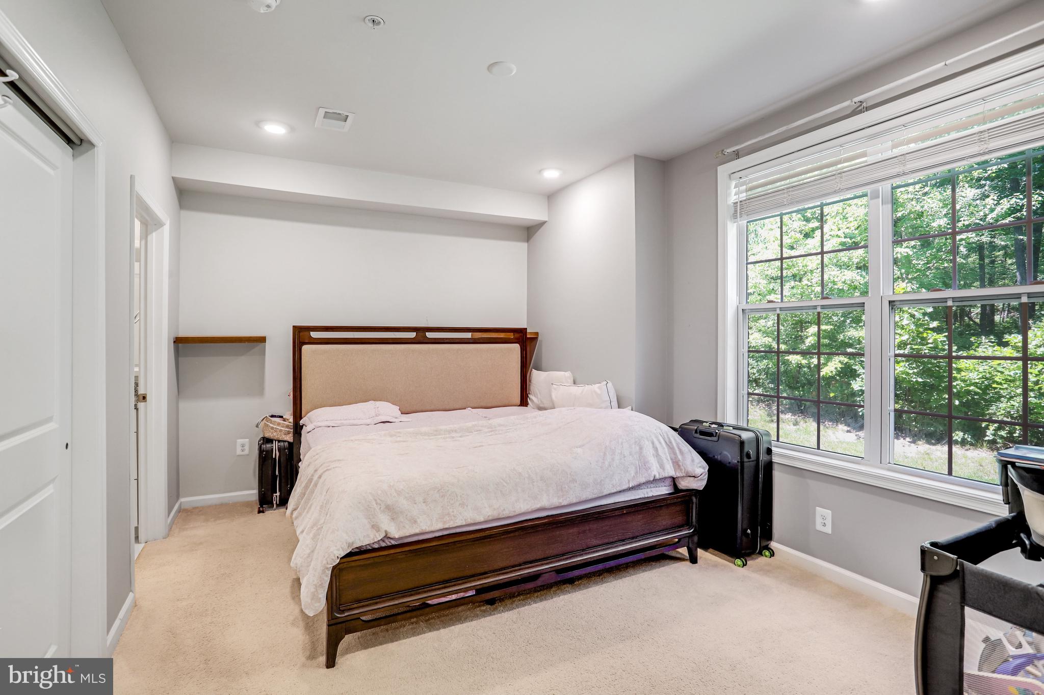 RIDGES AT LOUDOUN VALLEY - Residential