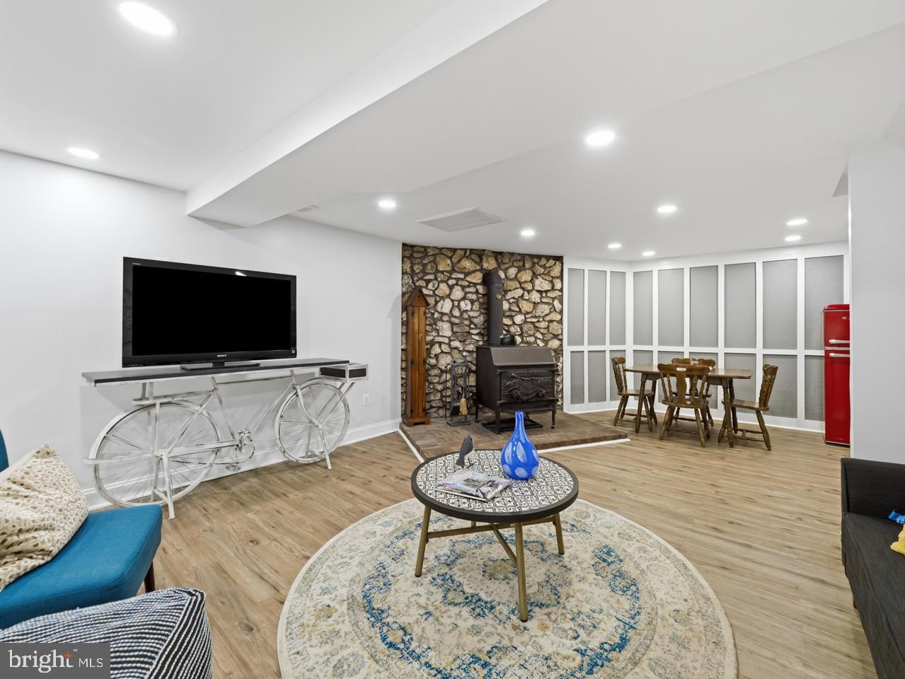 MYERSVILLE - Residential