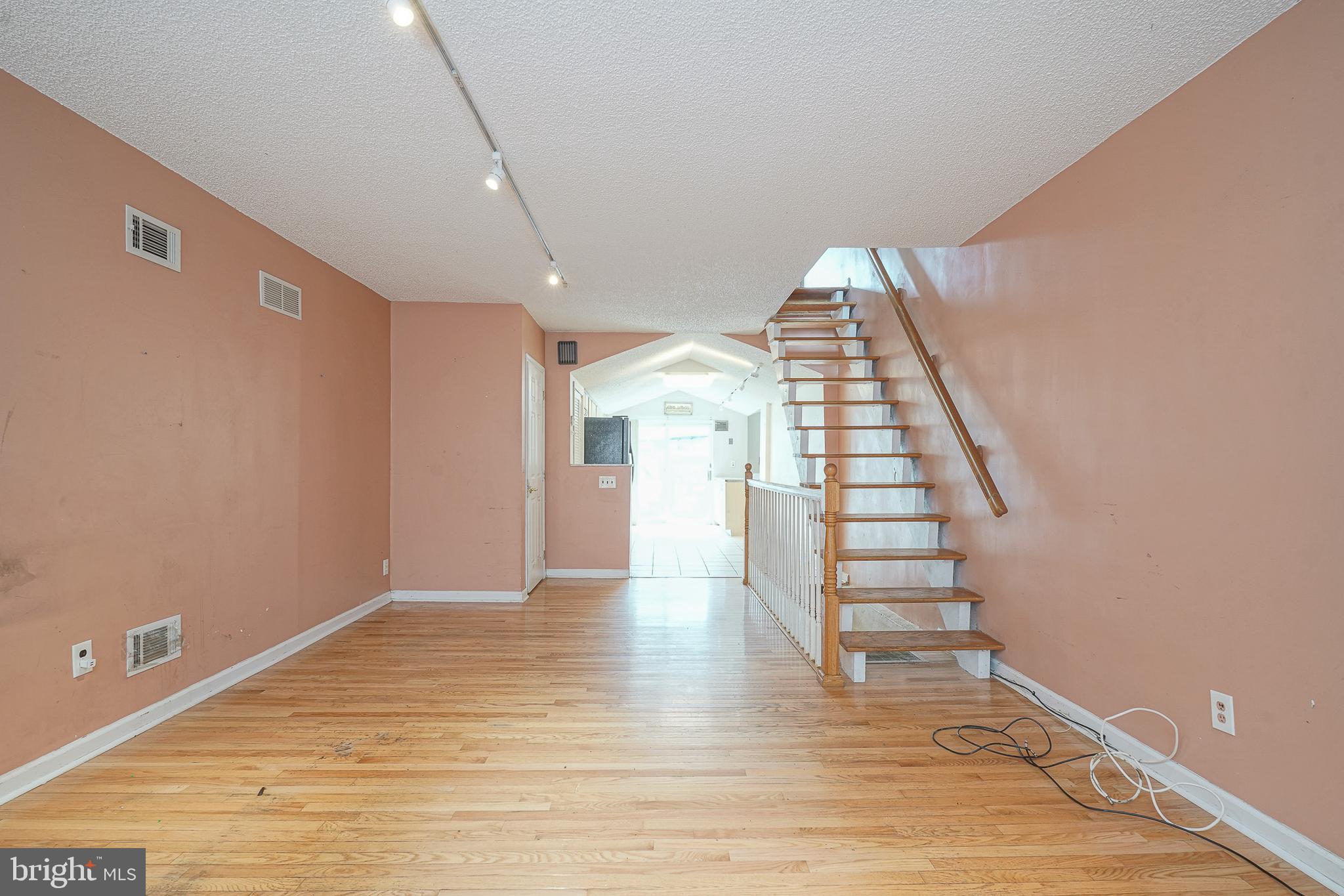 LOWER MOYAMENSING - Residential