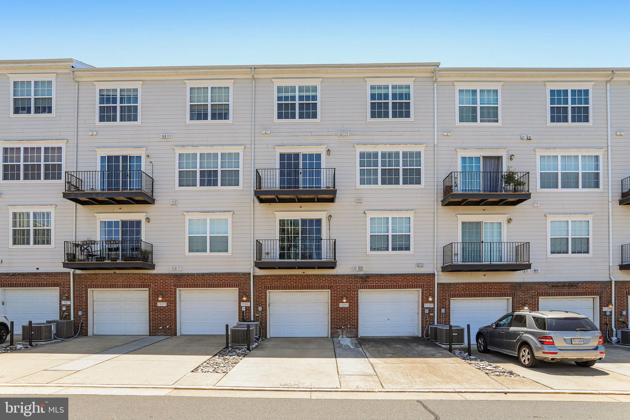 LANSDOWNE TOWN CENTER - Residential