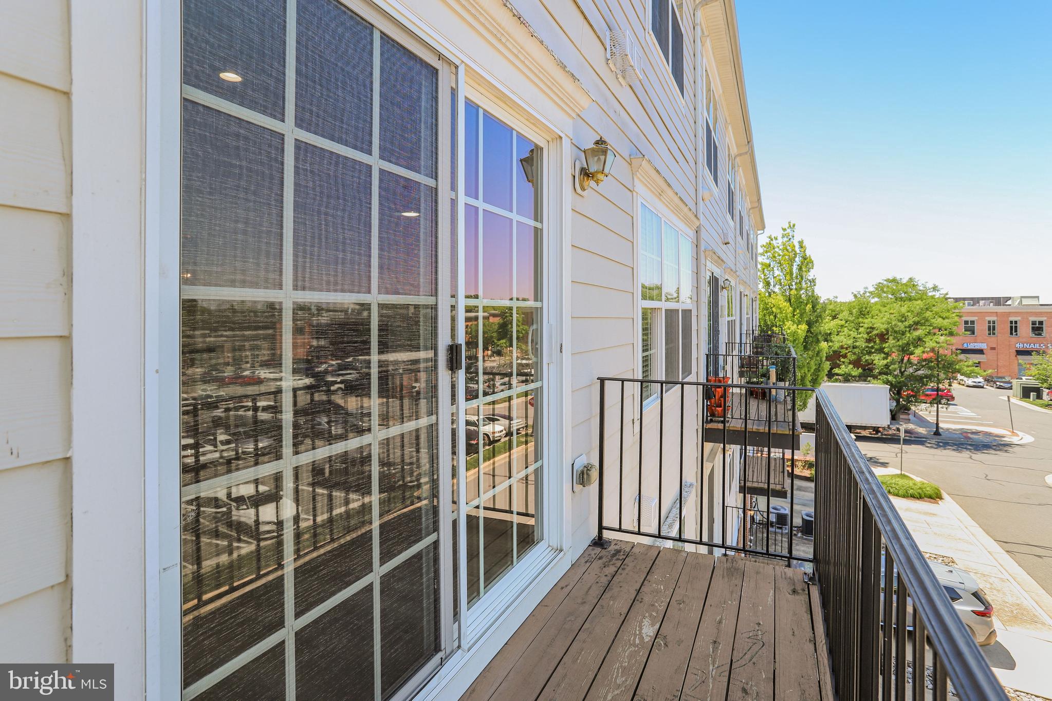 LANSDOWNE TOWN CENTER - Residential