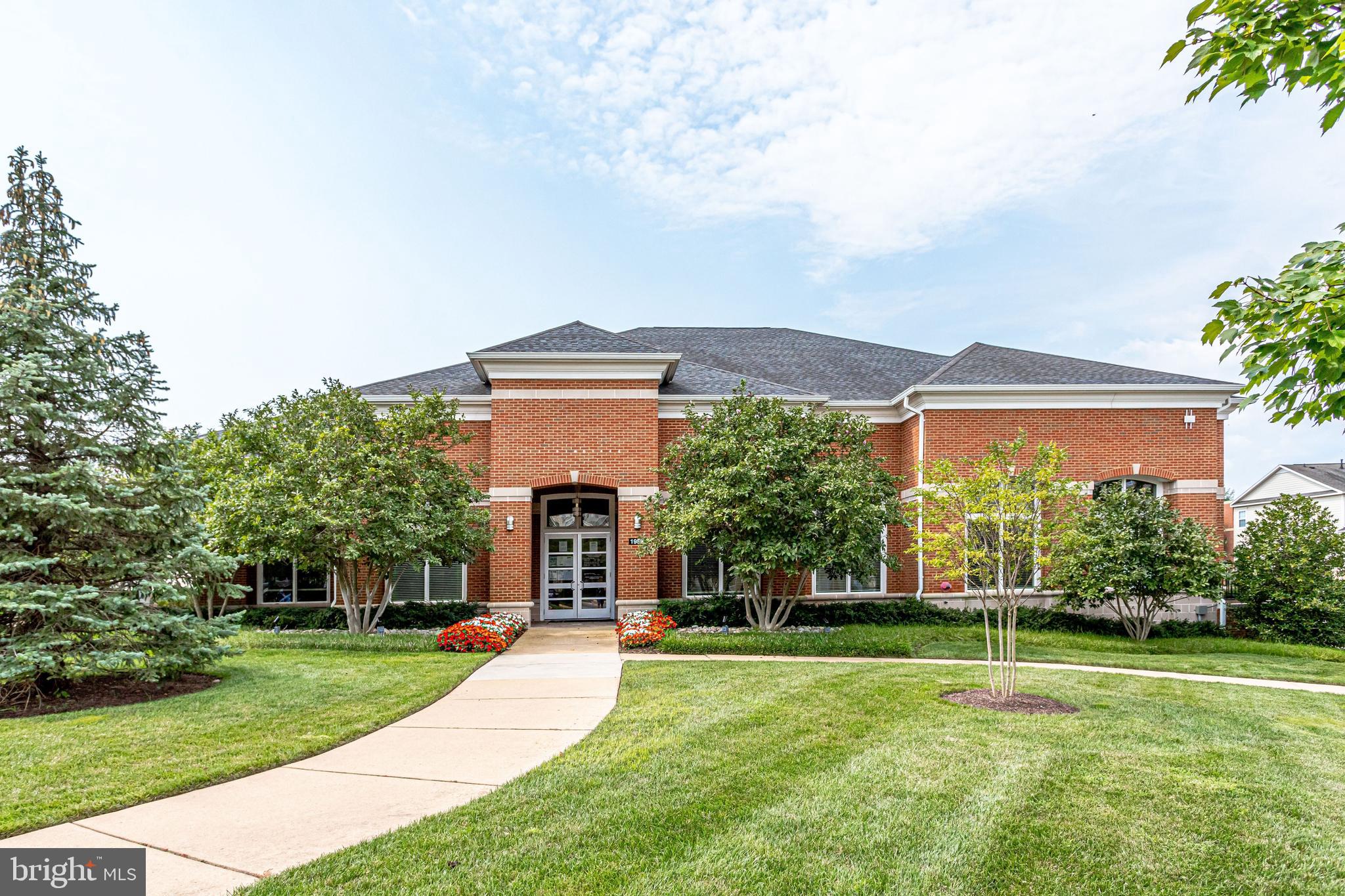 LANSDOWNE TOWN CENTER - Residential
