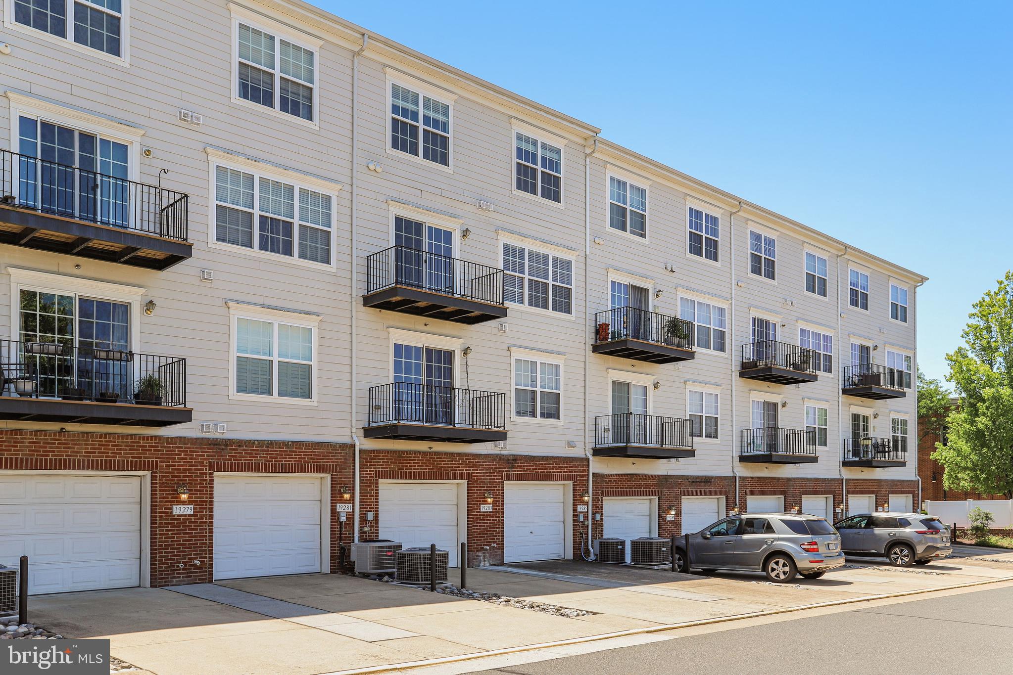 LANSDOWNE TOWN CENTER - Residential