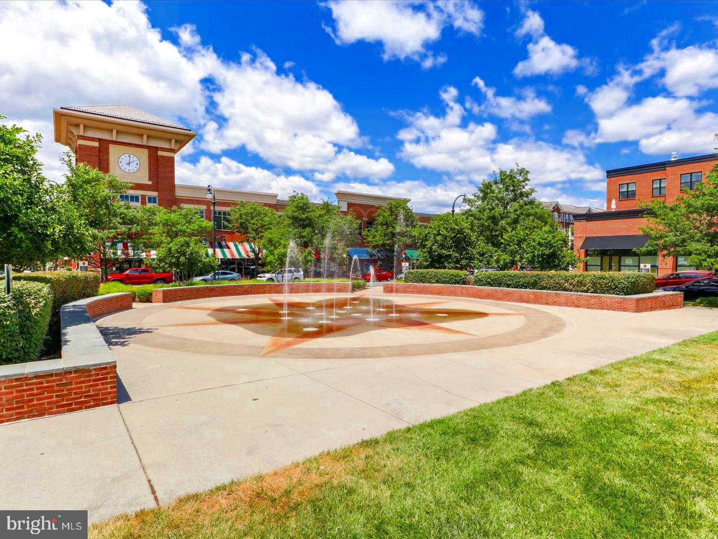 LANSDOWNE TOWN CENTER - Residential
