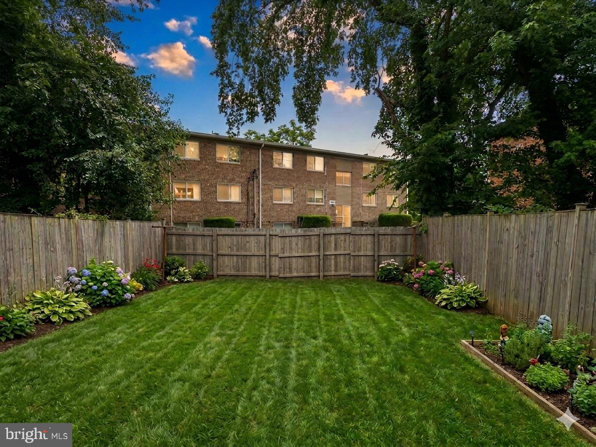 EAST MEADOWS - Residential