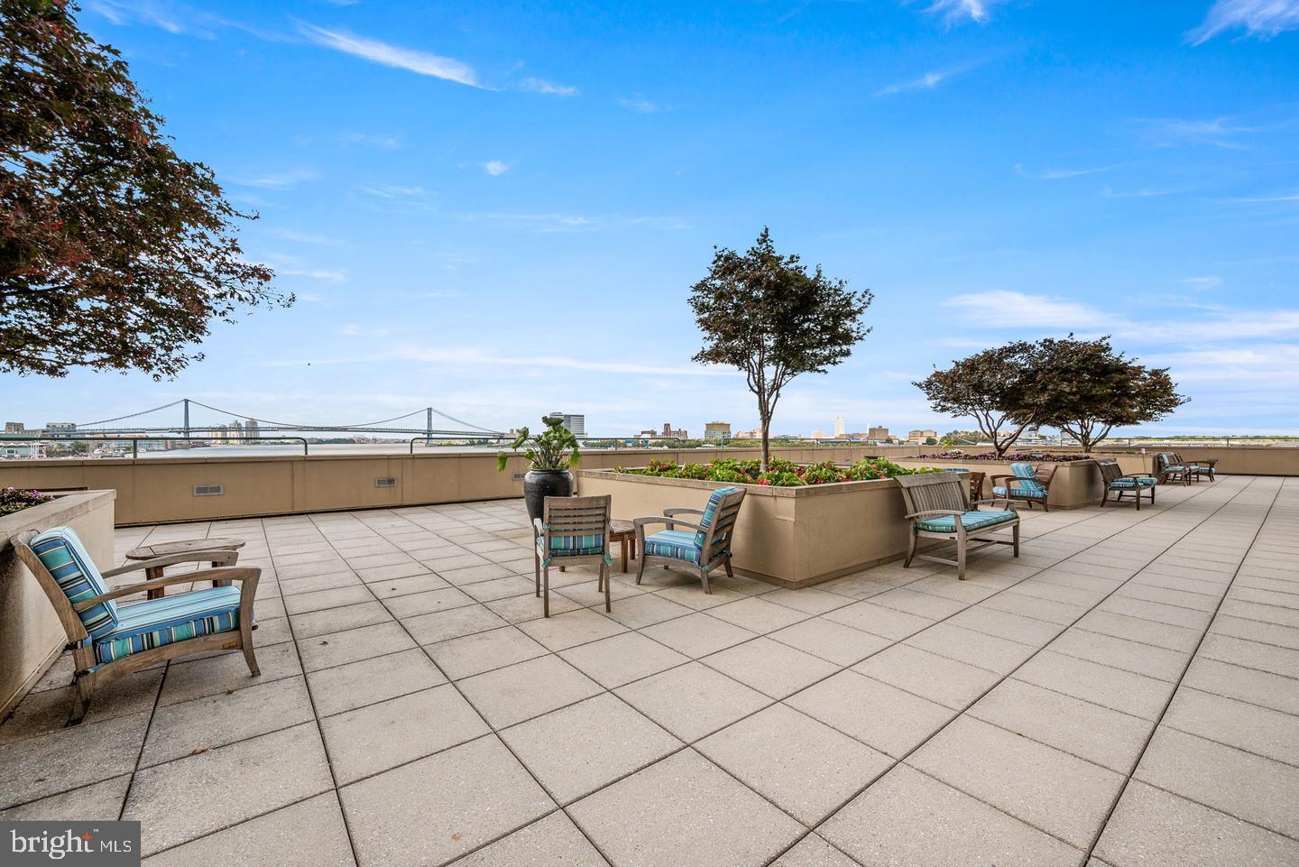 DOCKSIDE CONDOMINIUM - Residential