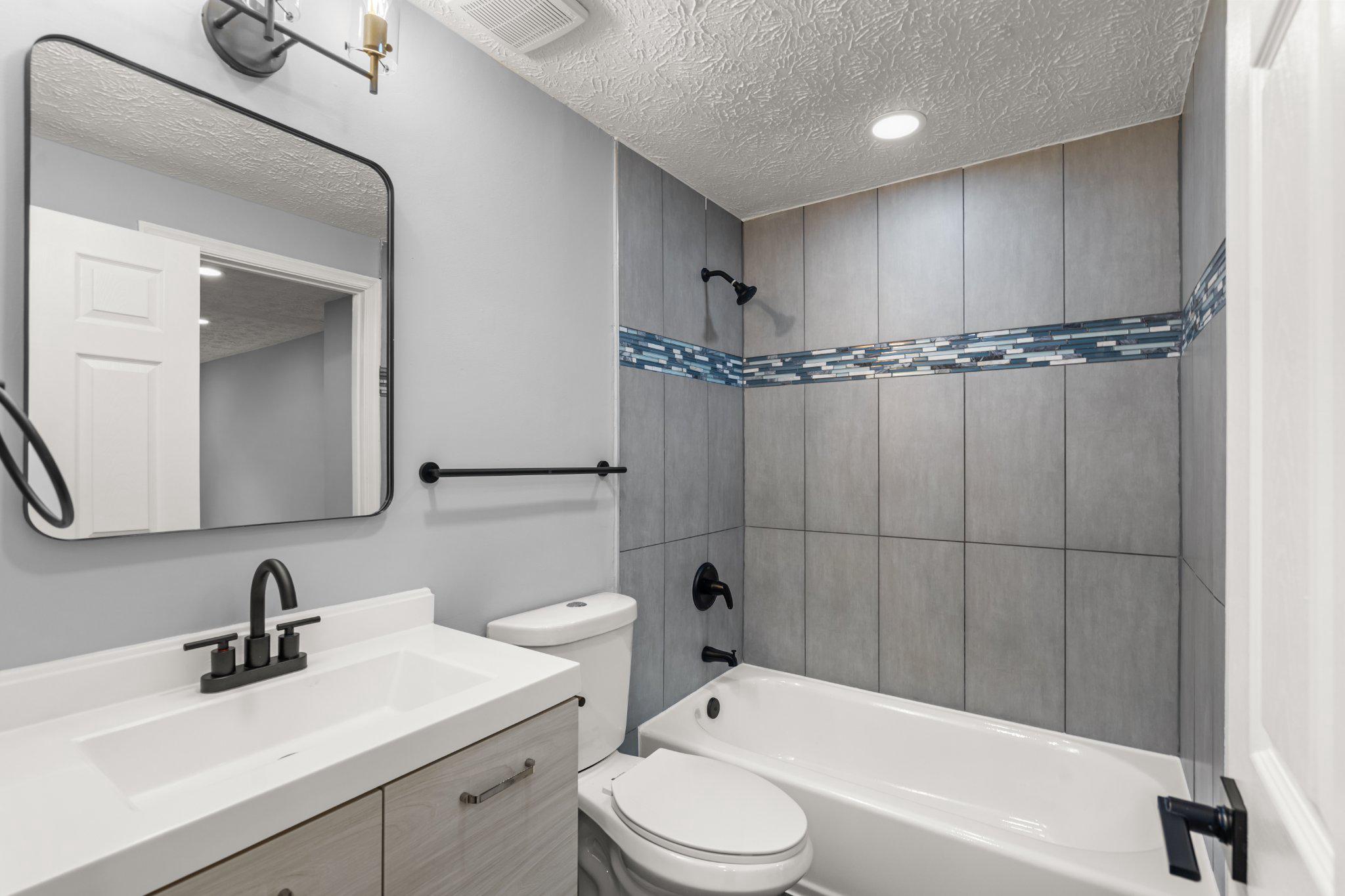 MIDDLEBROOK COMMONS - Residential