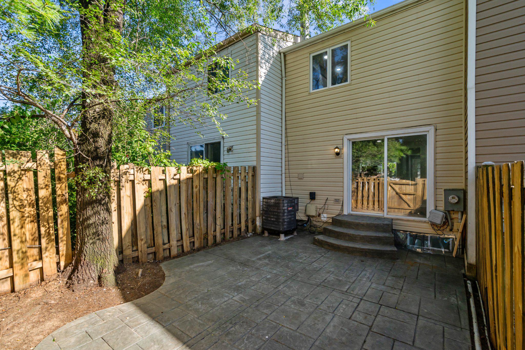 MIDDLEBROOK COMMONS - Residential