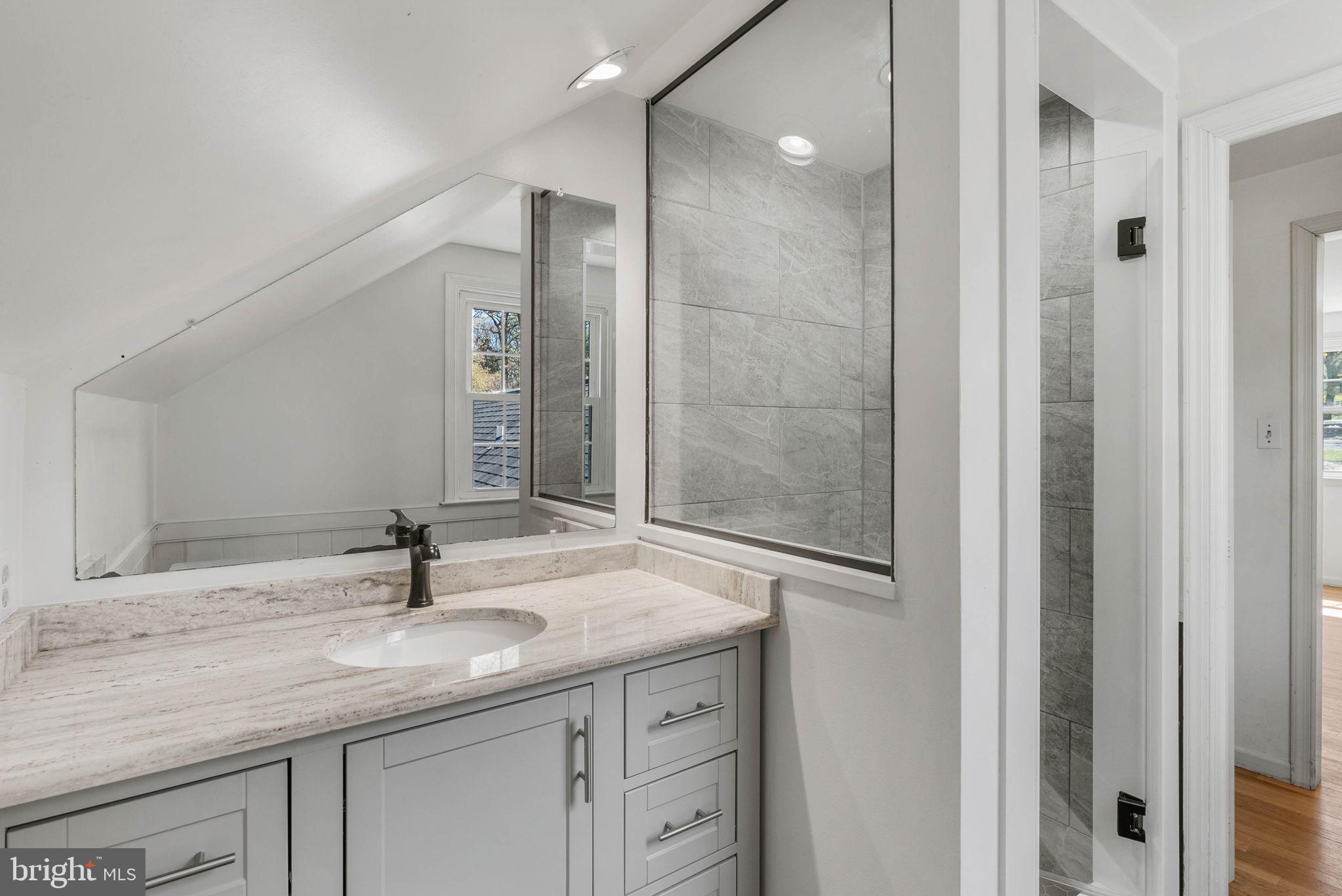 VALLEY FORGE MTN - Residential