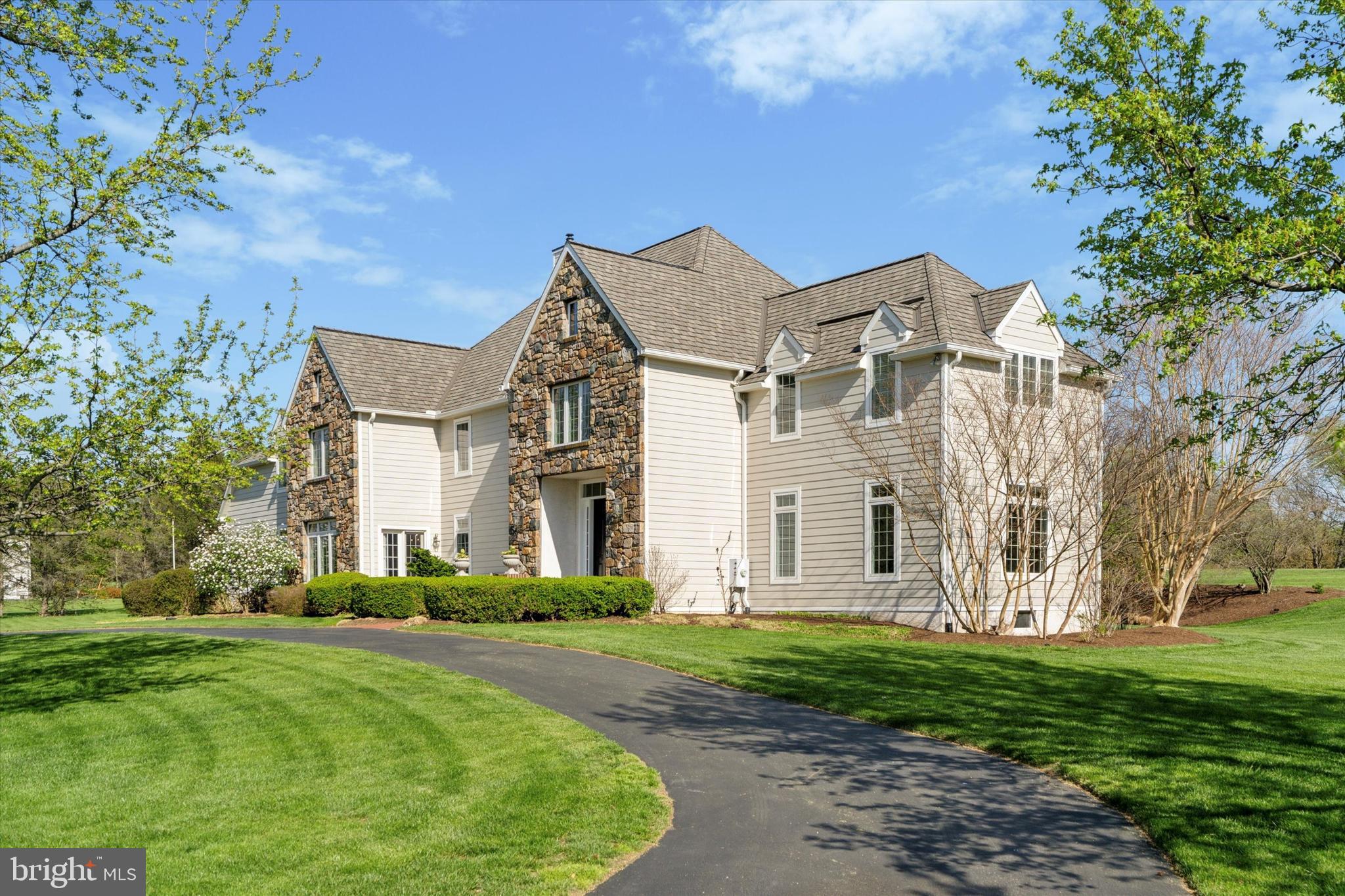 VILLAGE BLACKSHIRE - Residential