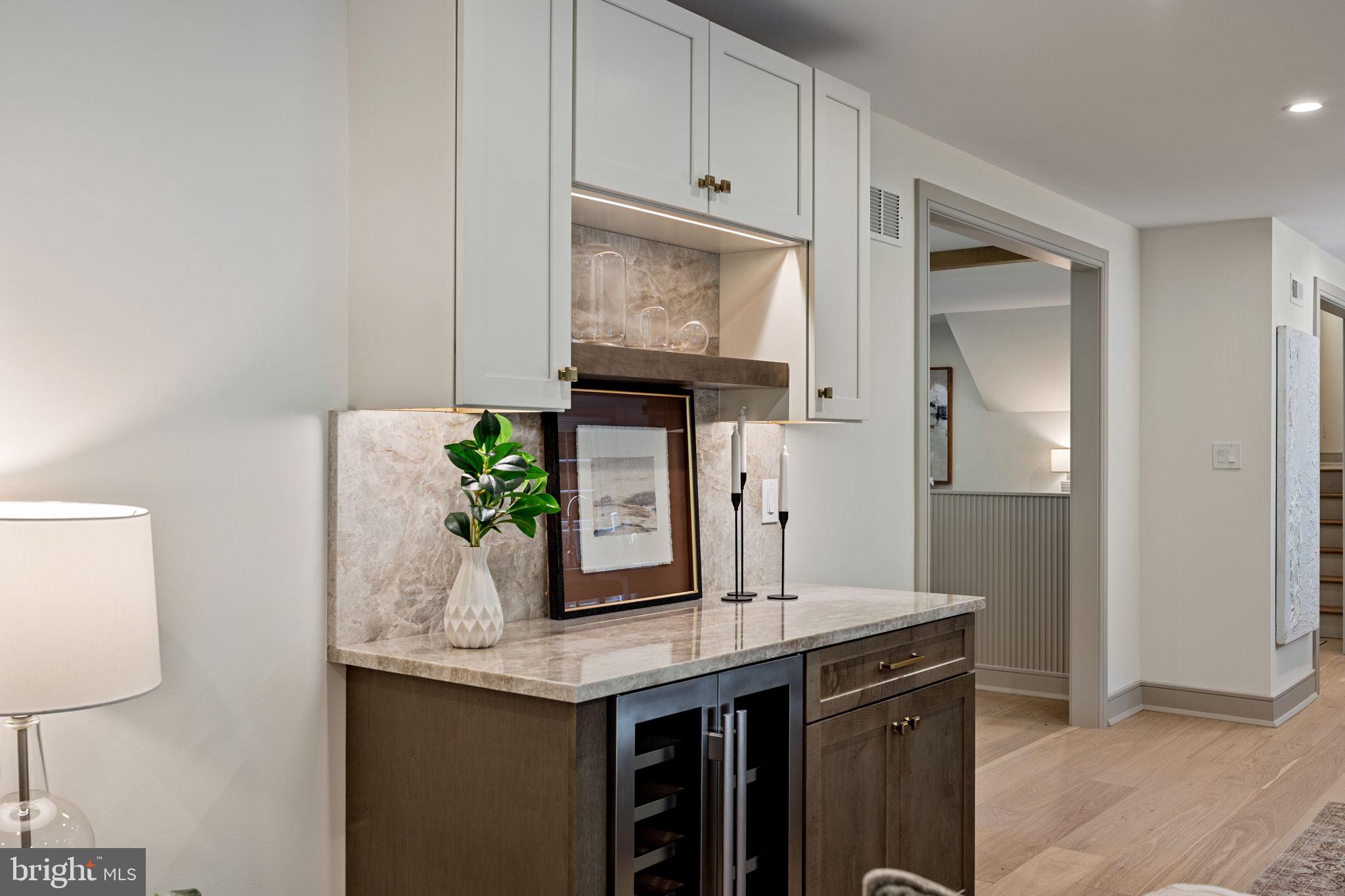 SPRING KNOLL - Residential