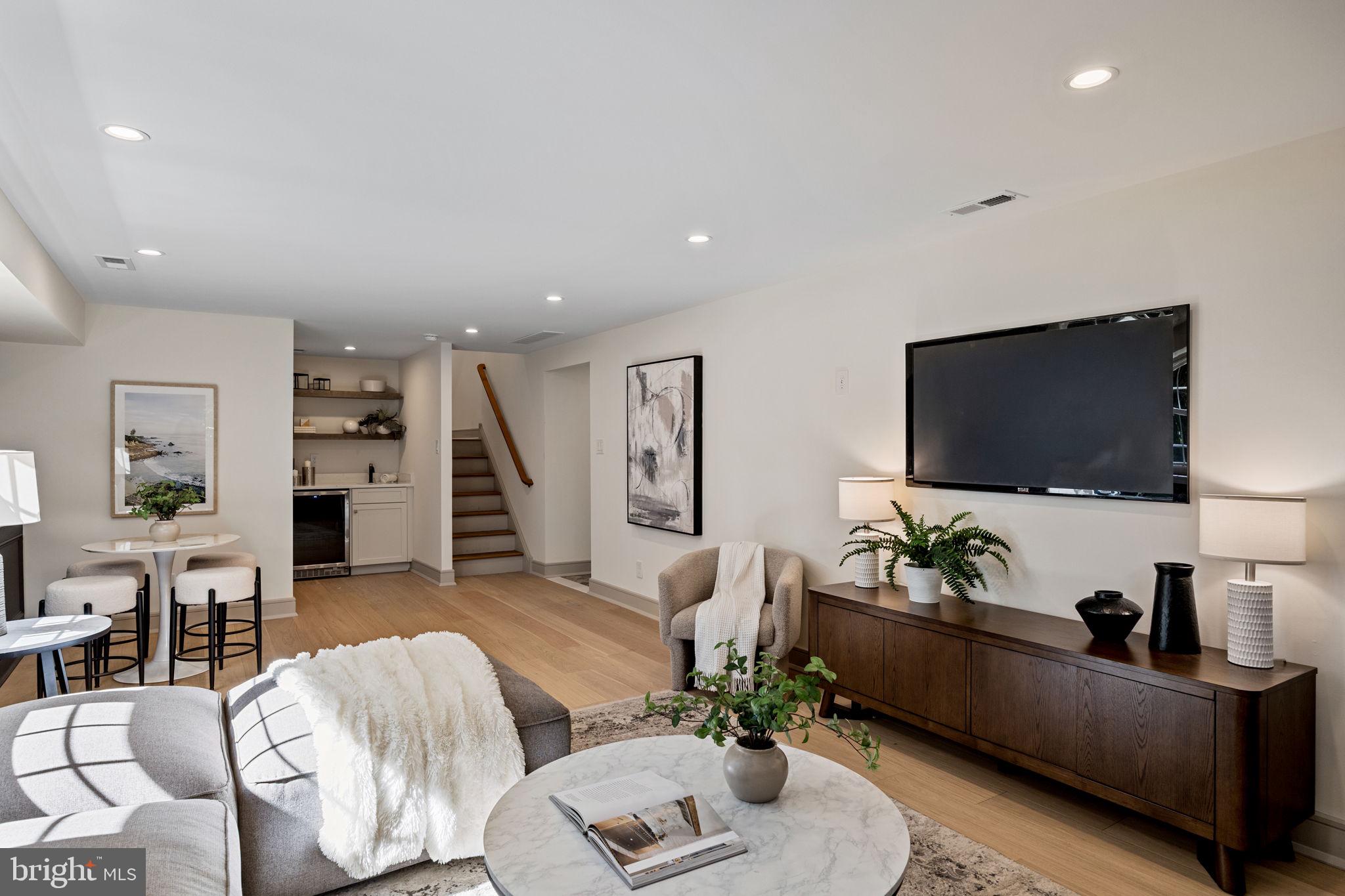 SPRING KNOLL - Residential