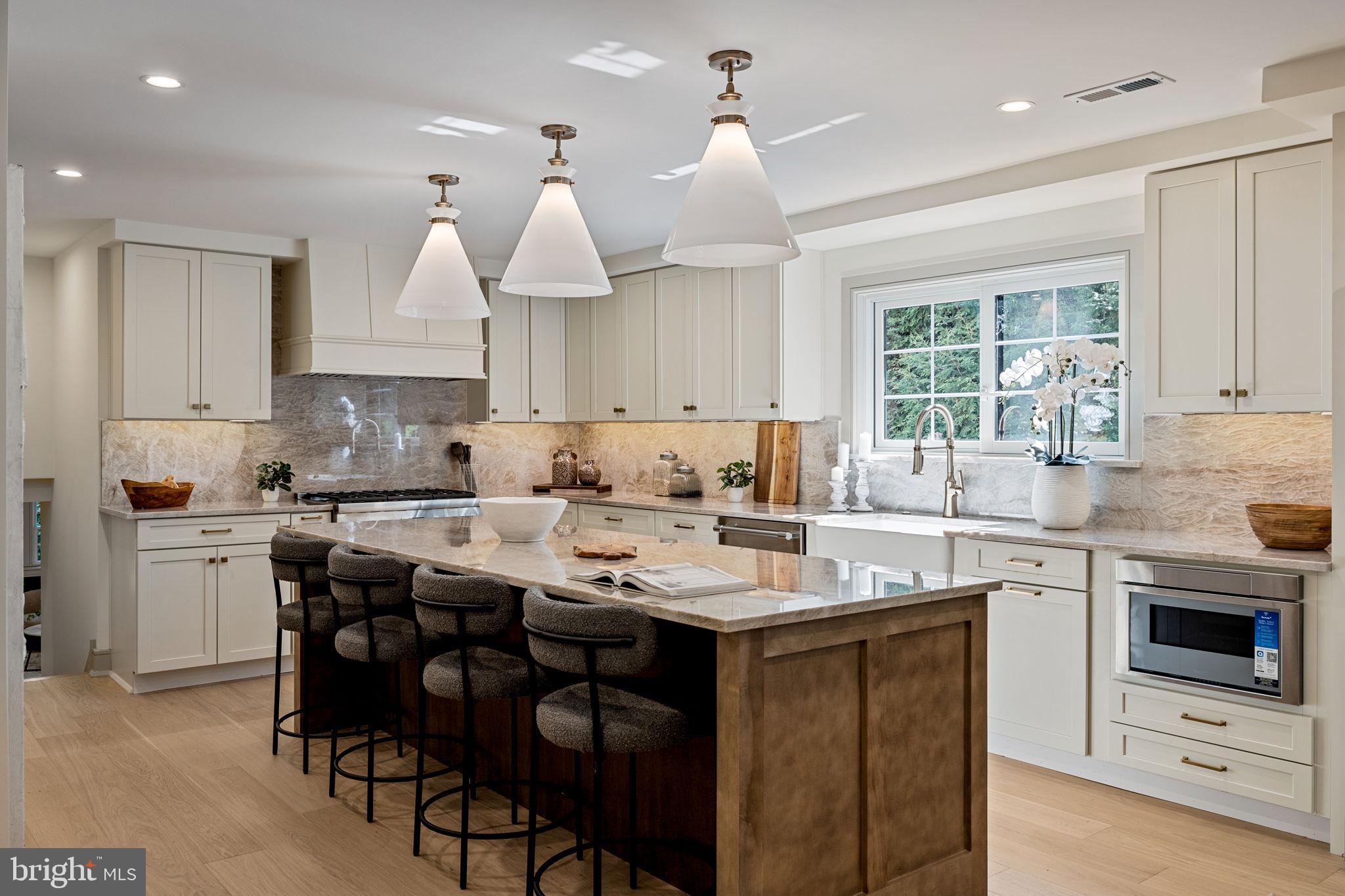 SPRING KNOLL - Residential