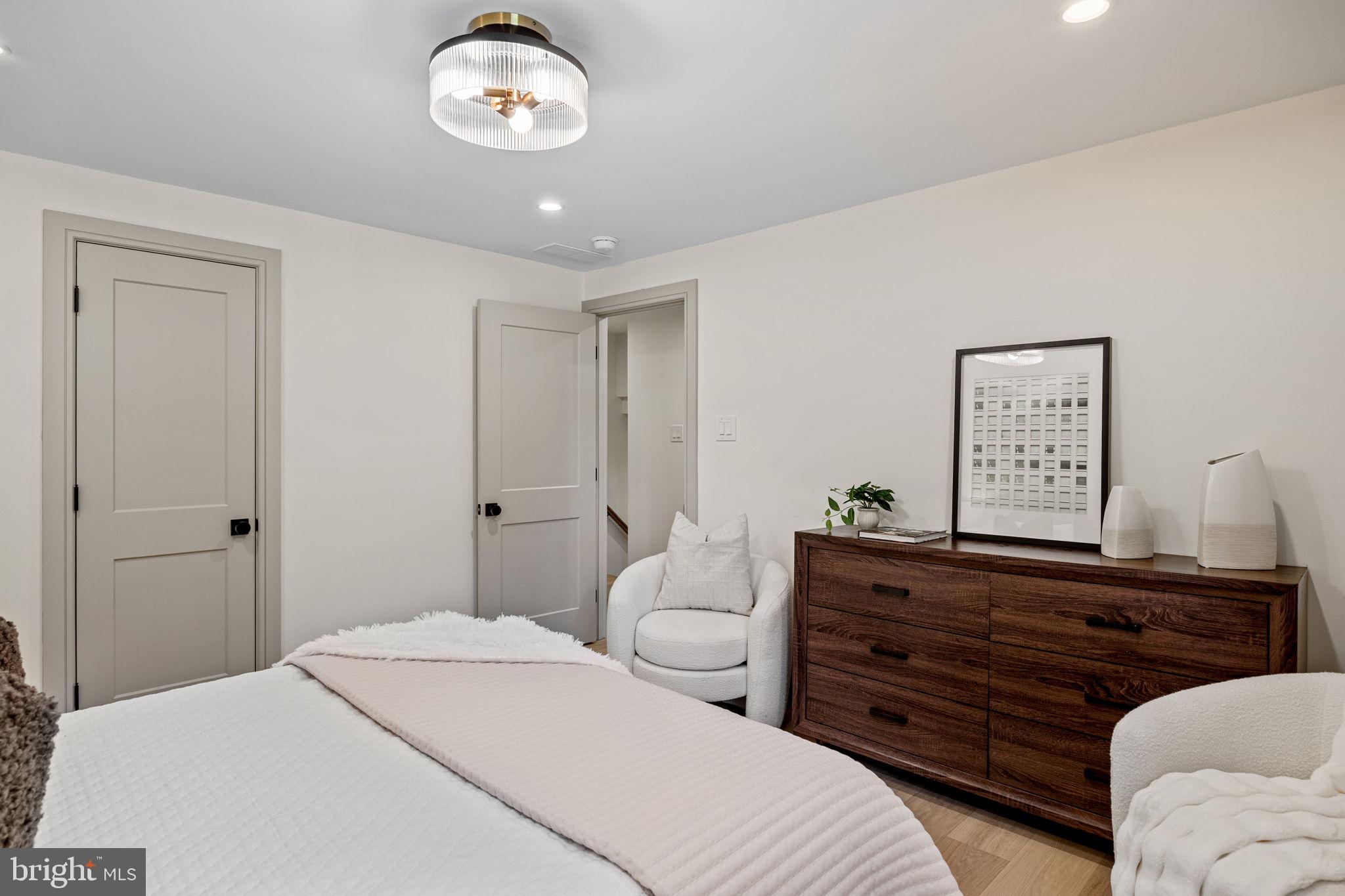 SPRING KNOLL - Residential