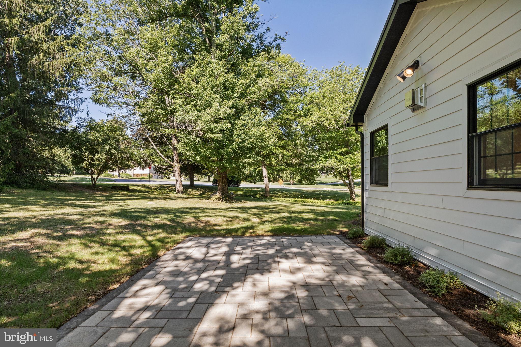 SPRING KNOLL - Residential