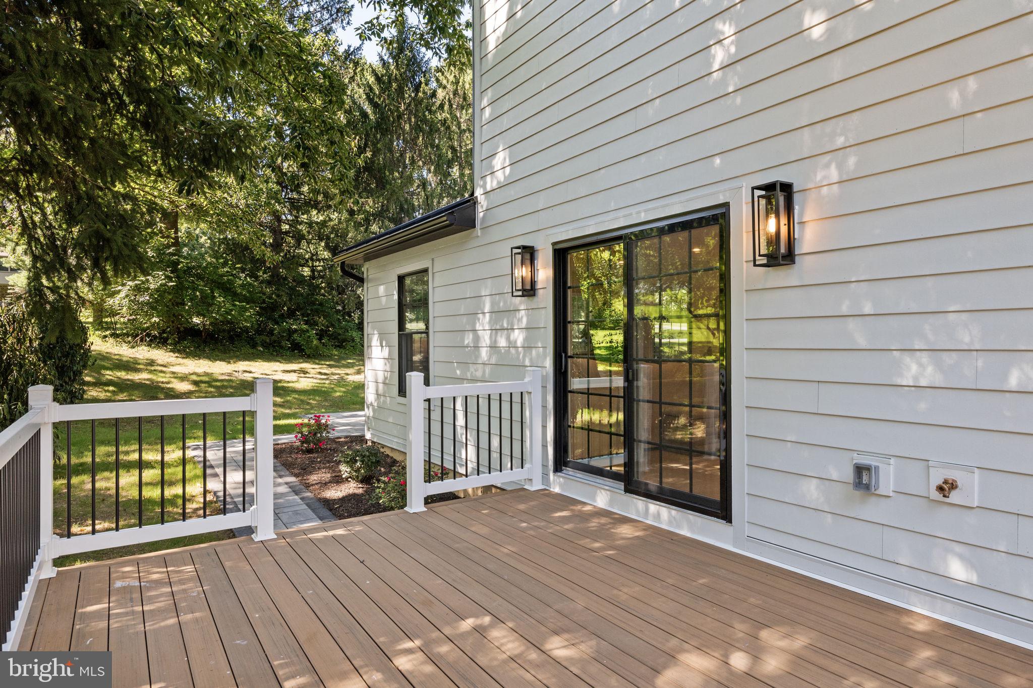 SPRING KNOLL - Residential