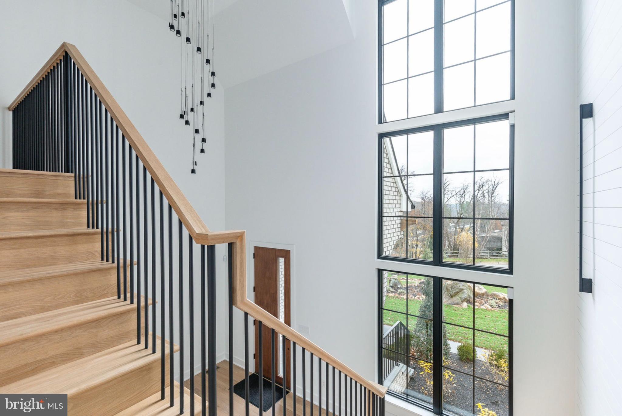 SPRING KNOLL - Residential
