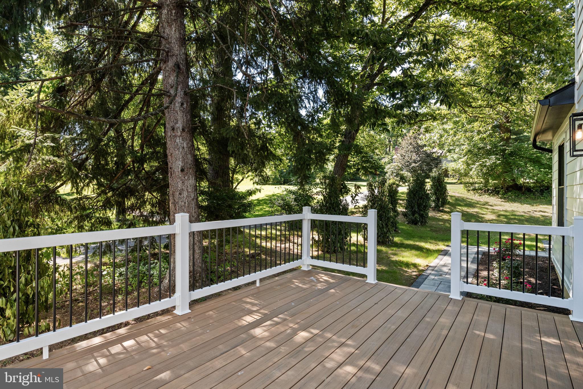 SPRING KNOLL - Residential