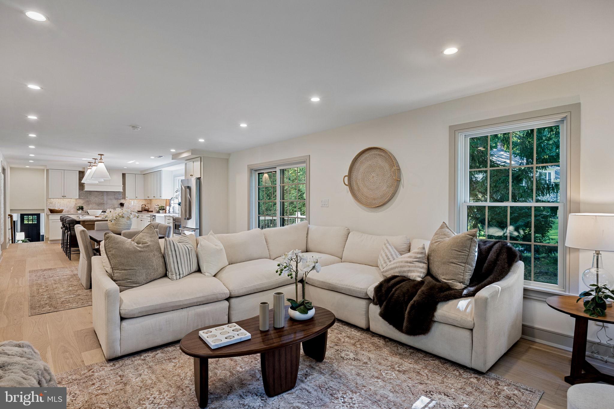 SPRING KNOLL - Residential