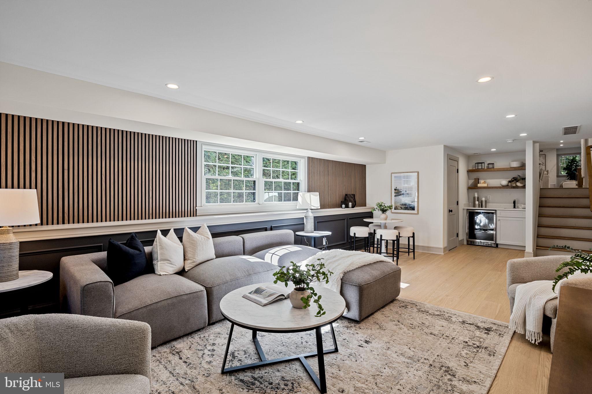 SPRING KNOLL - Residential