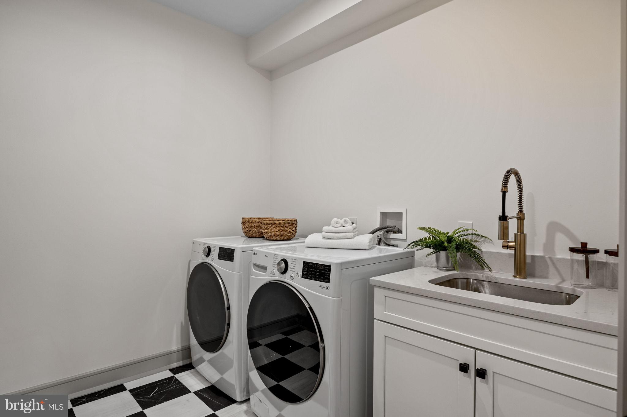 SPRING KNOLL - Residential