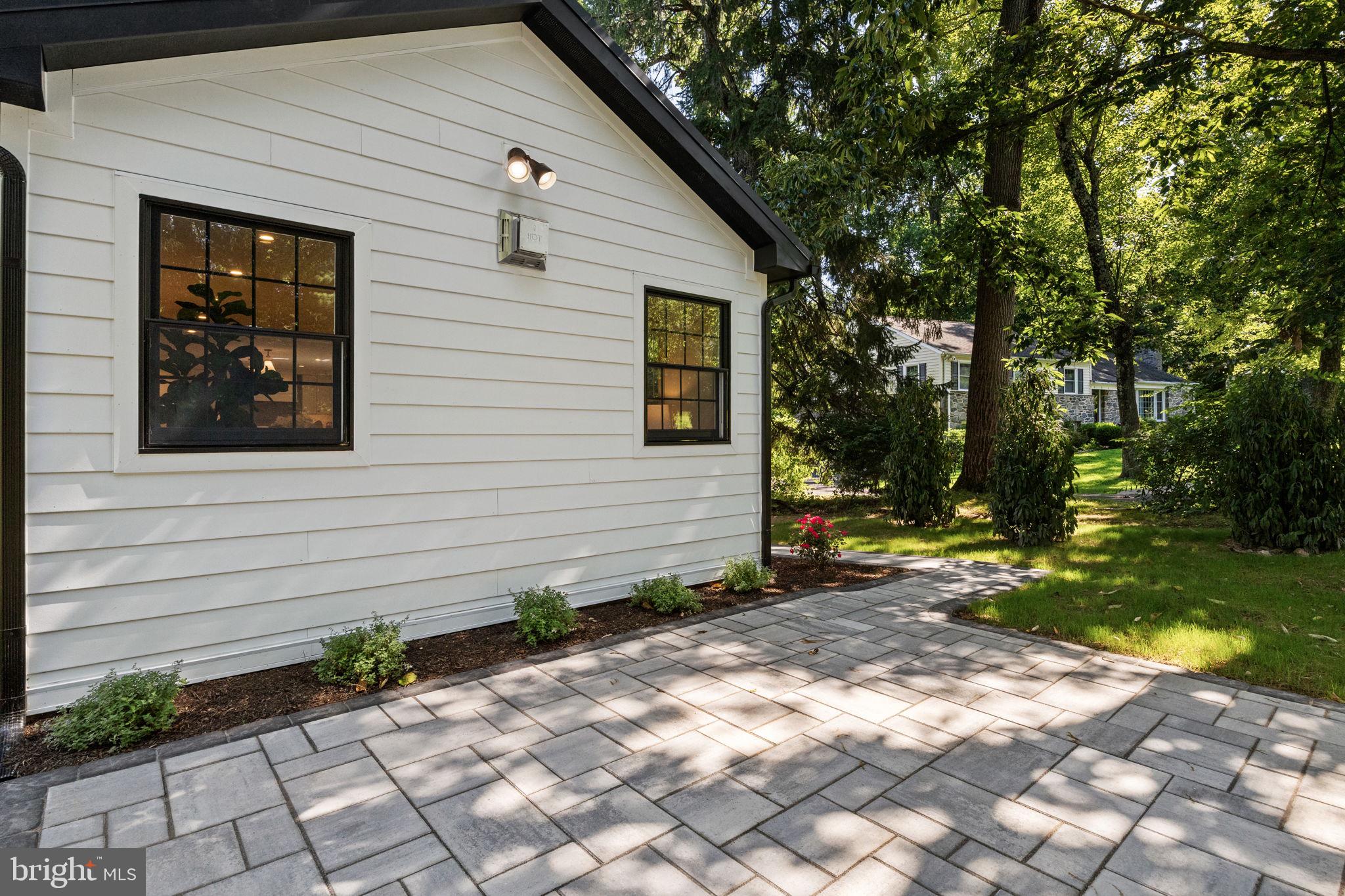 SPRING KNOLL - Residential