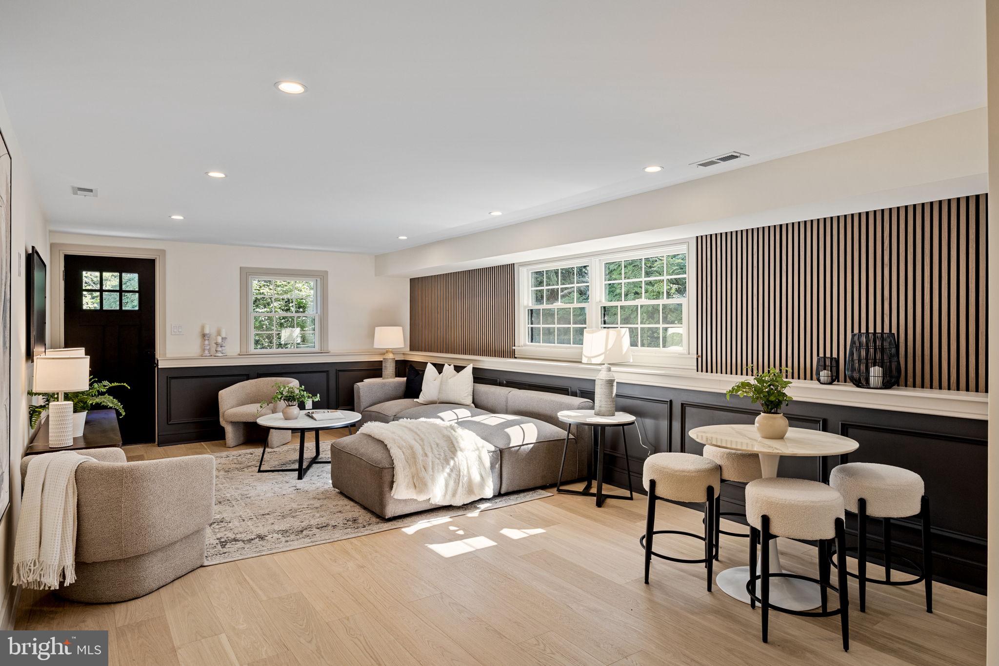 SPRING KNOLL - Residential
