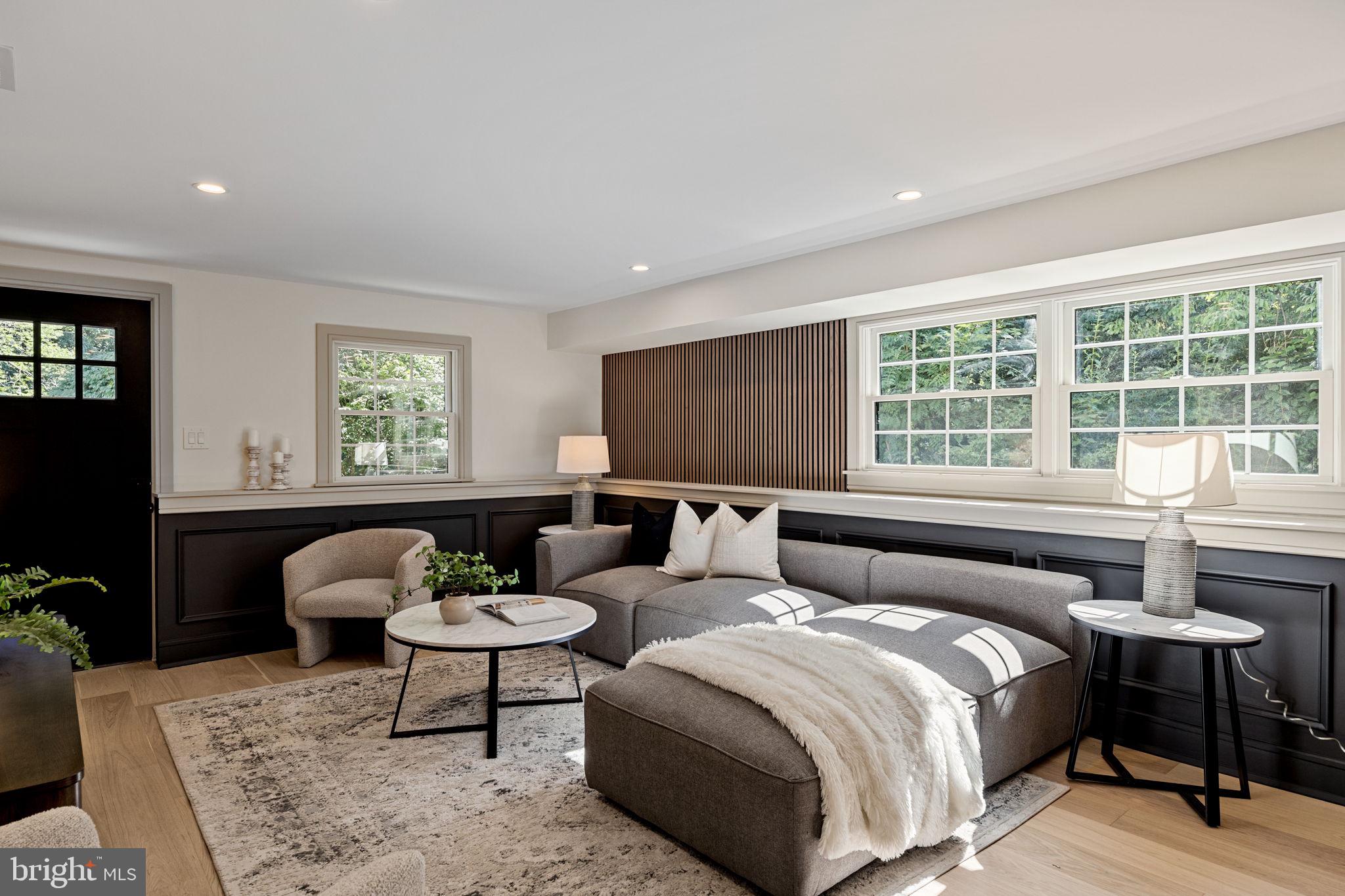 SPRING KNOLL - Residential