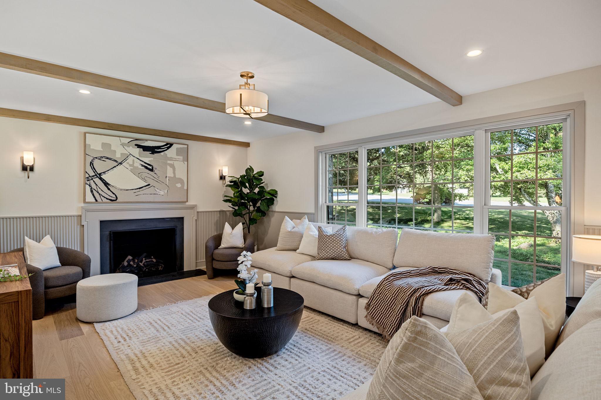 SPRING KNOLL - Residential