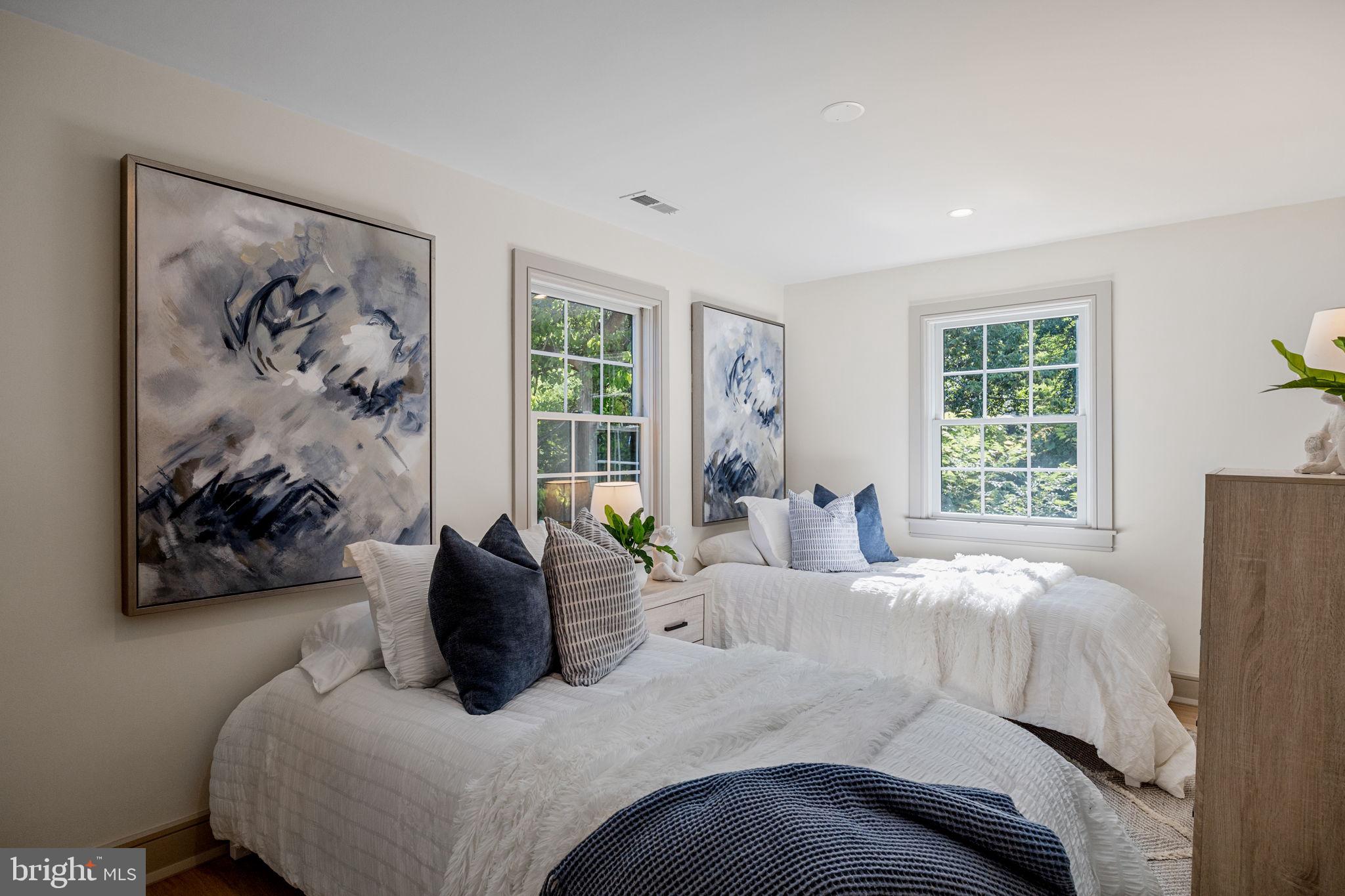 SPRING KNOLL - Residential