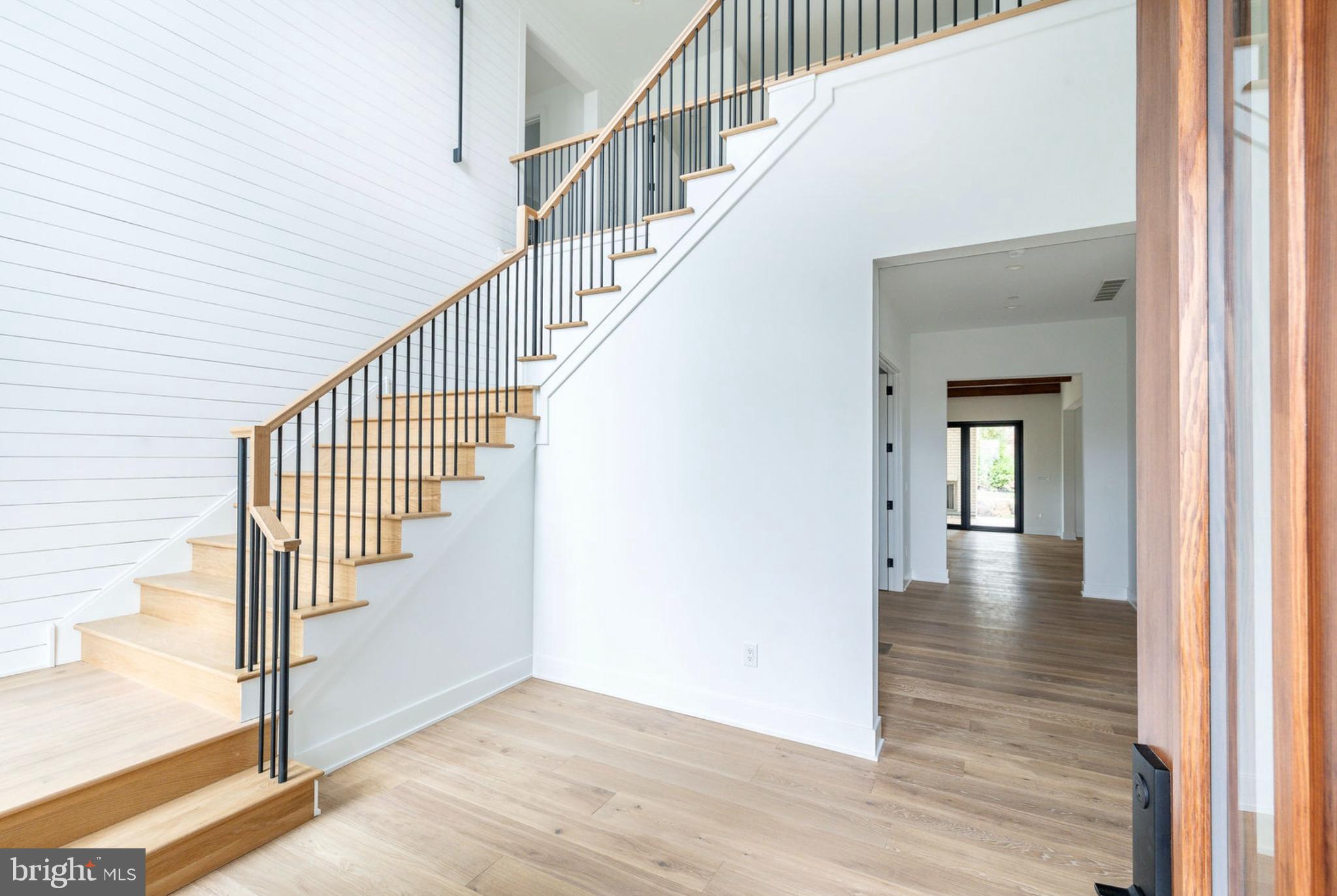 SPRING KNOLL - Residential