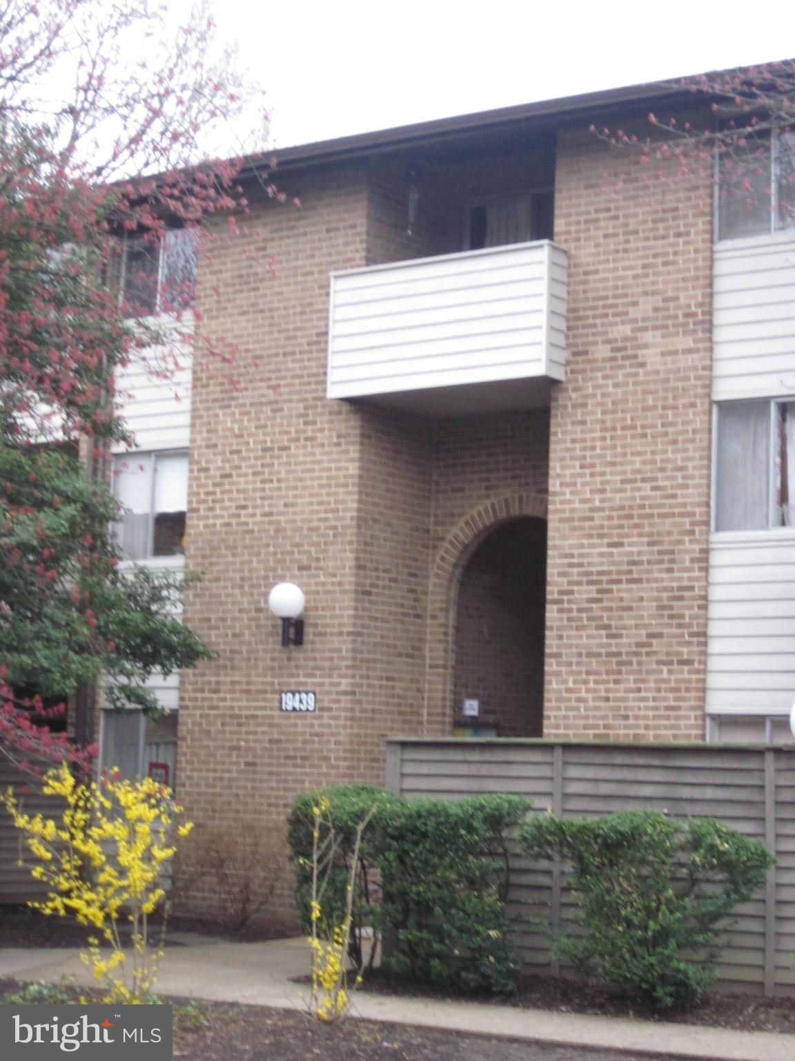 Top floor condo with ALL UTILITIES INCLUDED, spacious 2br 2ba & Den area with washer/dryer in unit, pergo  floors,  kitchen with SS Appliances,  large storage closet in hall. Close to shops, 270, restaurants, Crown, Rio and public transportation**** We have an in-house Maint Dept for QUICK repair response/ 24 hrs emergency.  * AGENTS read the Agent Private remarks please !!!