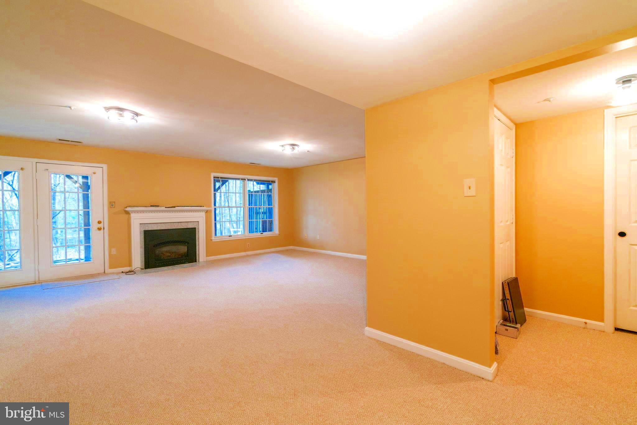 LAKE HALLOWELL - Residential