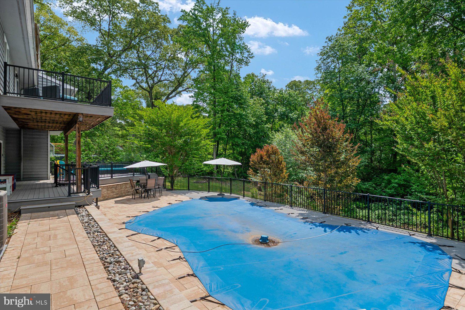 LAKE SHORE - Residential
