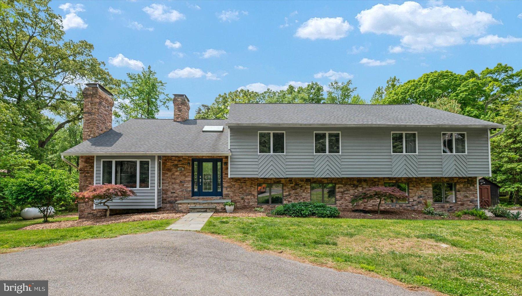 LAKE SHORE - Residential