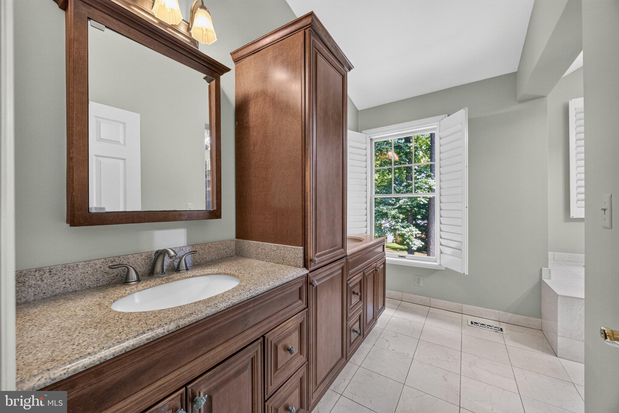 KINGSVILLE - Residential