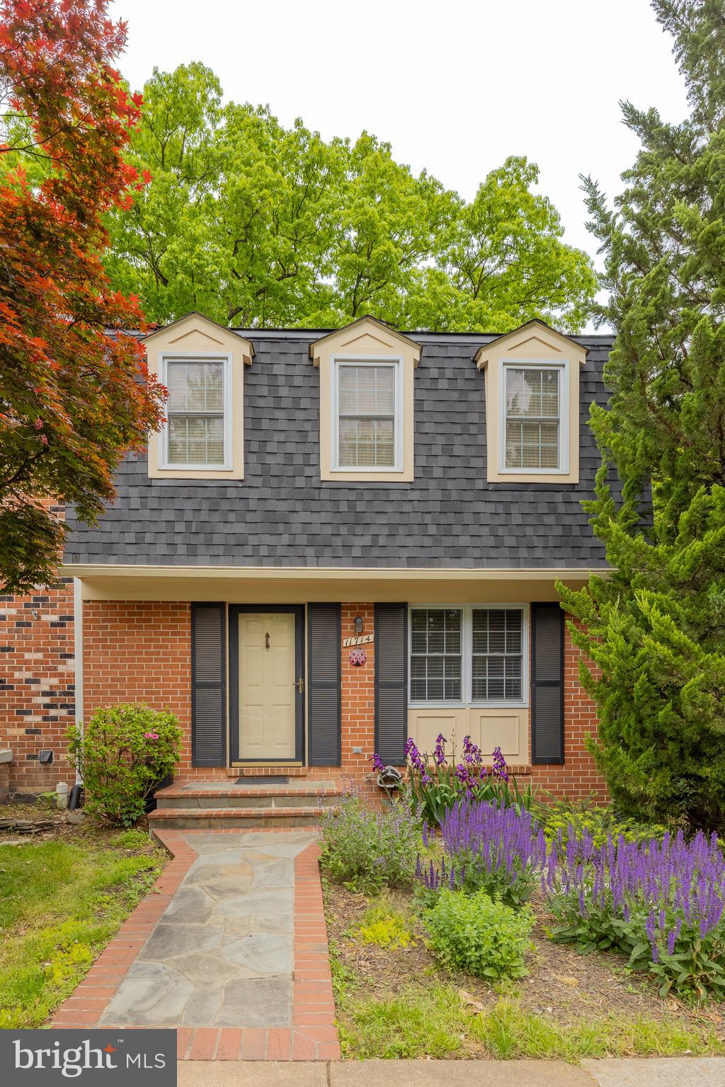 ✨ Welcome Home to 11714 Dry River Court, Reston, VA!
Light pours in from every direction in this gorgeous end-unit townhouse — and once you step inside, you will never want to leave! With 3 bedrooms, 3.5 baths, and 2 assigned parking spots right at your door, this home checks every box. The sunny, open feel that only an end unit delivers makes every room glow.
And the best part? The big-ticket items are already taken care of! New roof (2023), new attic insulation (2023), new gutters (2020), newer water heater (2016), newer heat pump (2014), and HVAC serviced as recently as June 2025 — so you move in with total peace of mind.
Nestled in vibrant Reston with world-class pools, trails, and community amenities just steps away, this is the lifestyle you deserve — priced at $648,000.
Come experience it for yourself!
🗓️ Open House: Saturday & Sunday, May 30 & 31