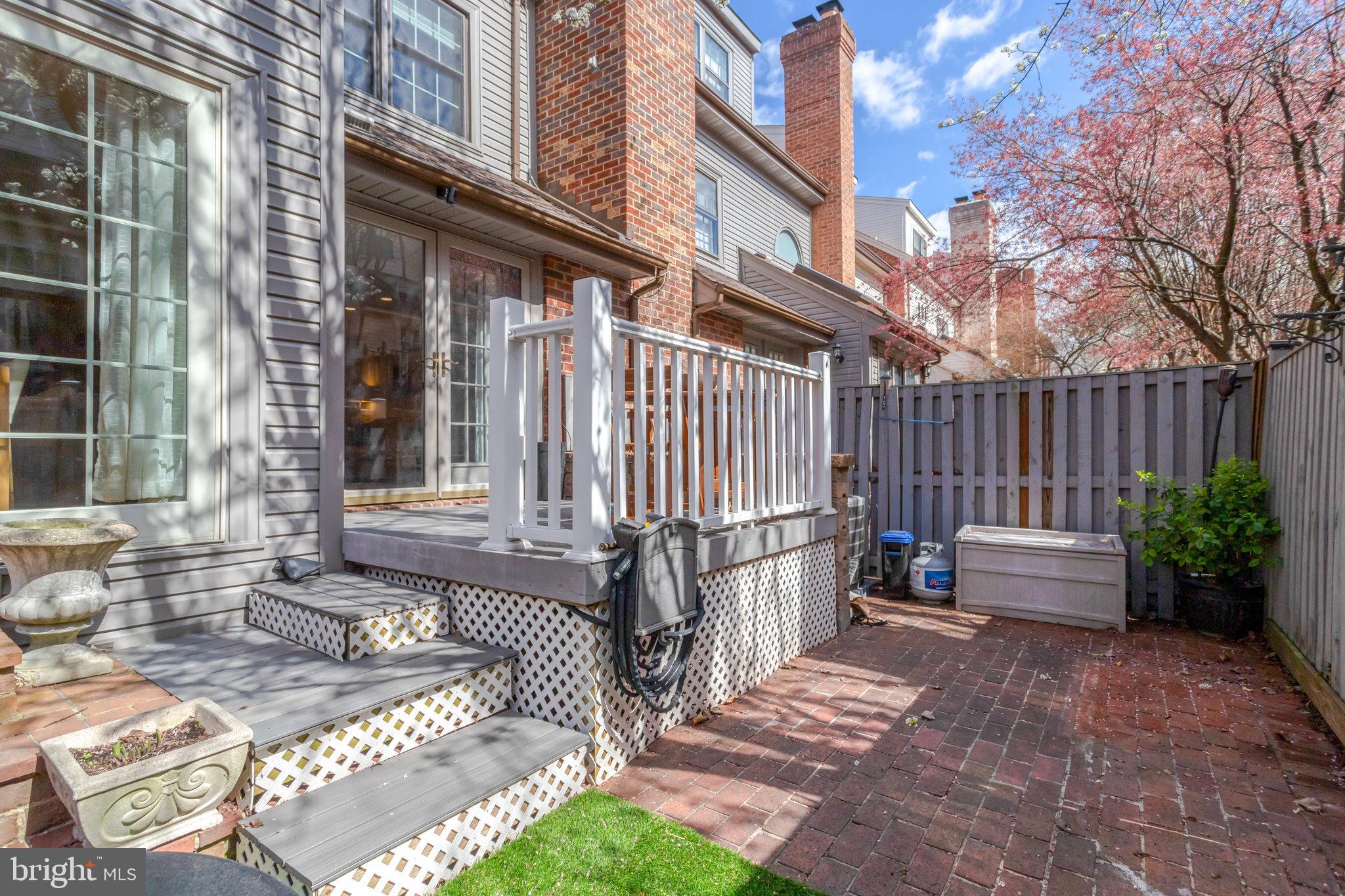 LANDMARK MEWS - Residential