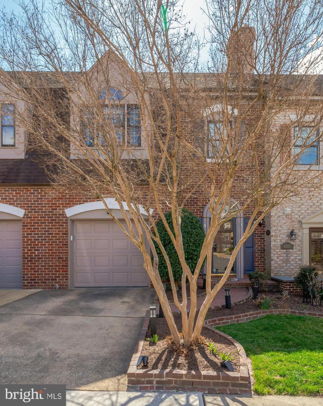LANDMARK MEWS - Residential